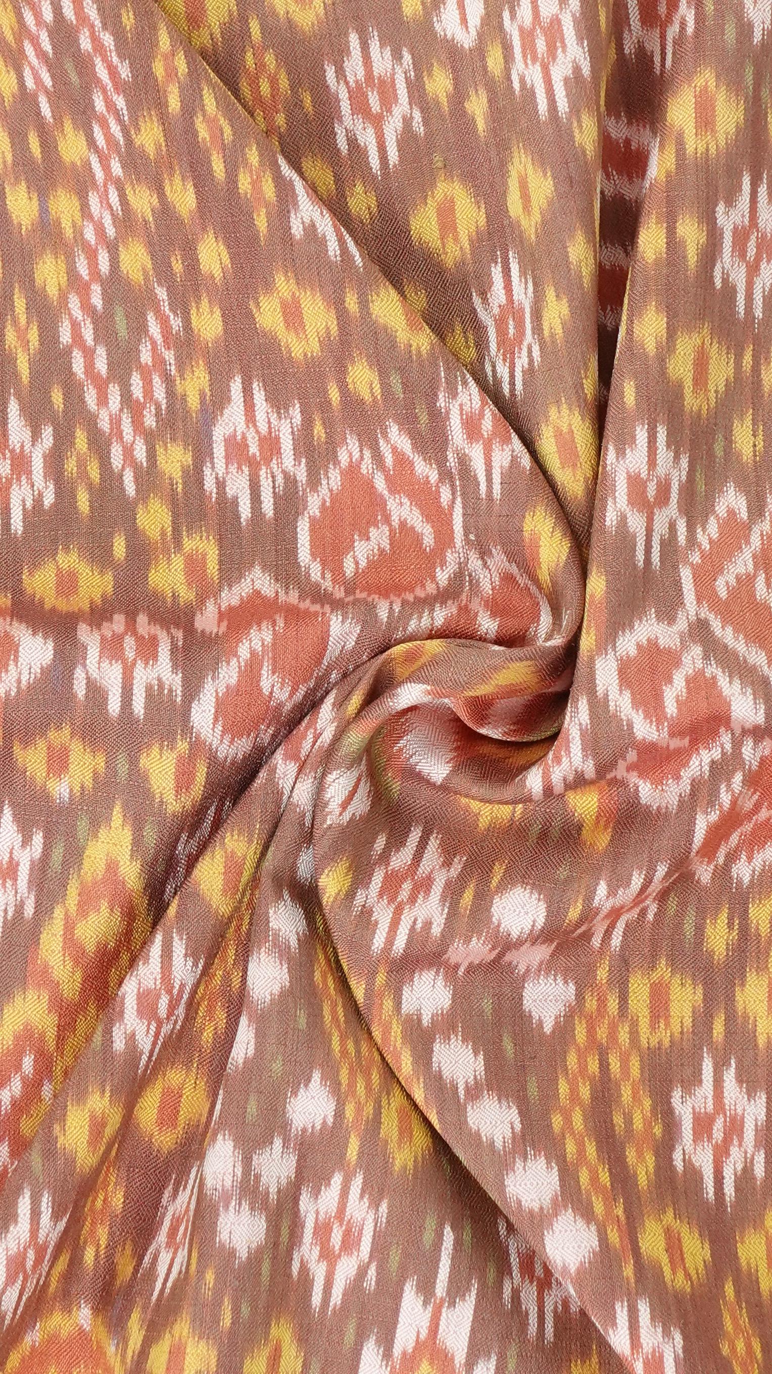 ซิ่น ผ้าไหมมัดหมี่ สีธรรมชาติ 3ตะกอ ทอเหยียบเหาะ มีหน้านาง ชายครุย ขนาด1x2เมตร ลายพระราชฐาร สีน้ำตาล รหัส M3P-33-0224689