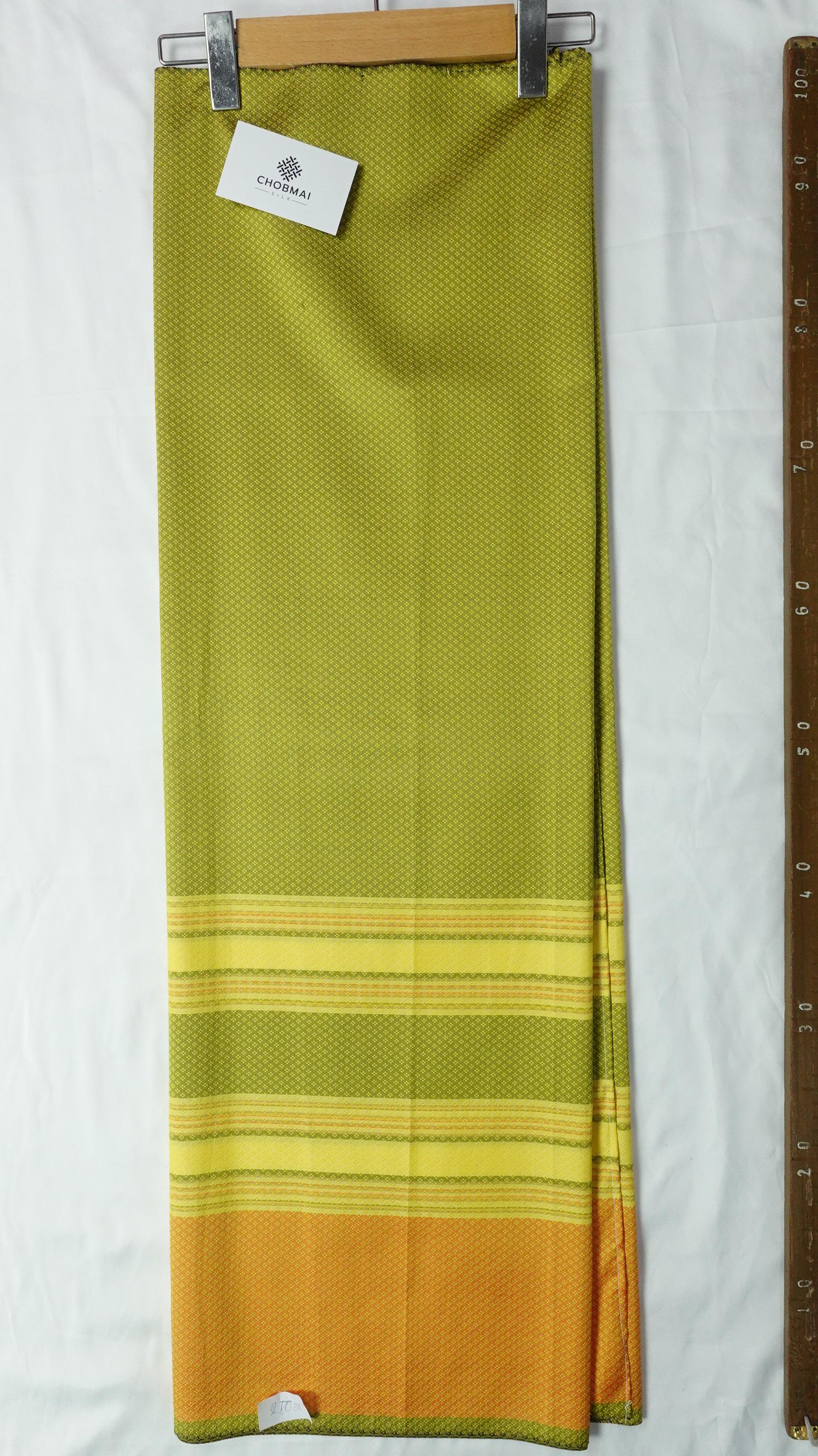 ซิ่น ผ้าไหม ยกดอกมีเชิง ผ้าไหมแท้ ขนาด 1x2หลา สีเขียว รหัส B7-NY-01246888