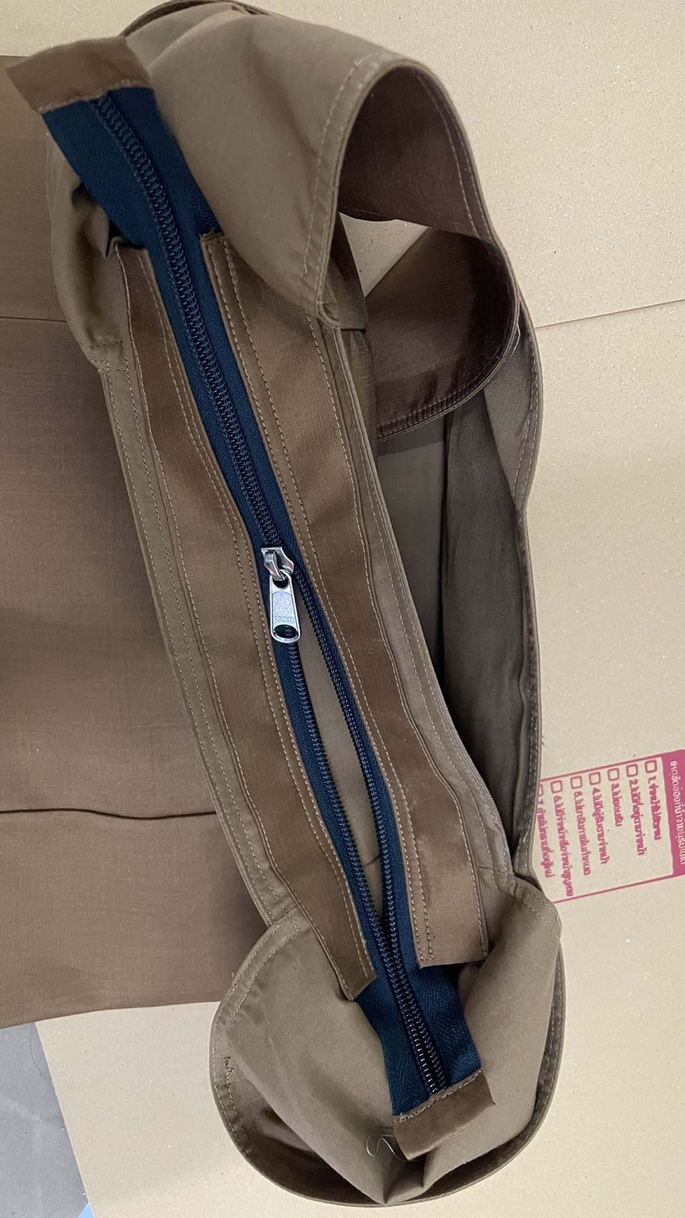 ย่ามผ้าไหม สำหรับพระสงฆ์ ไหมแท้ เนื้อยกดอกพริกไทย ขนาด 14x15นิ้ว สีราชเข้ม รหัส NY-01246866