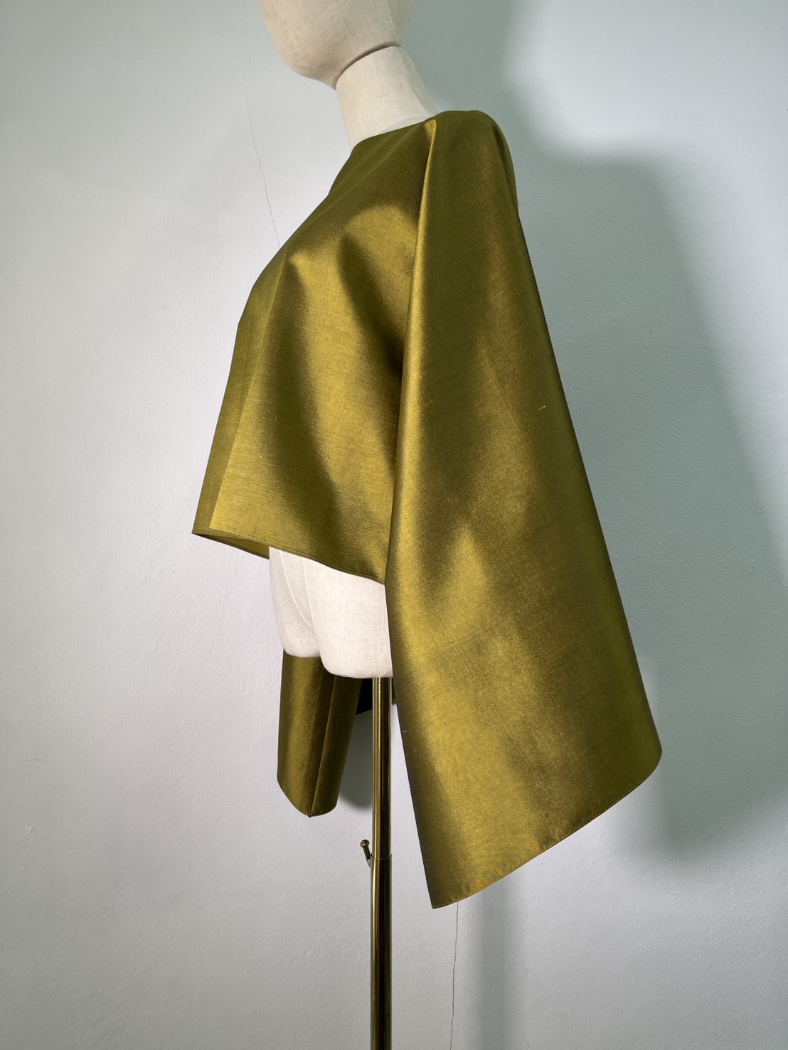 แบบตัด เสื้อผ้าไหม (ไม่รวมผ้า) ตามแบบ รหัส CUT-ARW-1121671