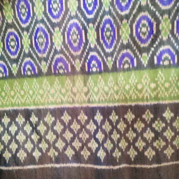 ซิ่น ผ้าไหมมัดหมี่ 3ตะกอ เนื้อไหมบ้าน ขนาด 1x2เมตร สีม่วง สีเทา รหัส R2Q-NY-0503671346