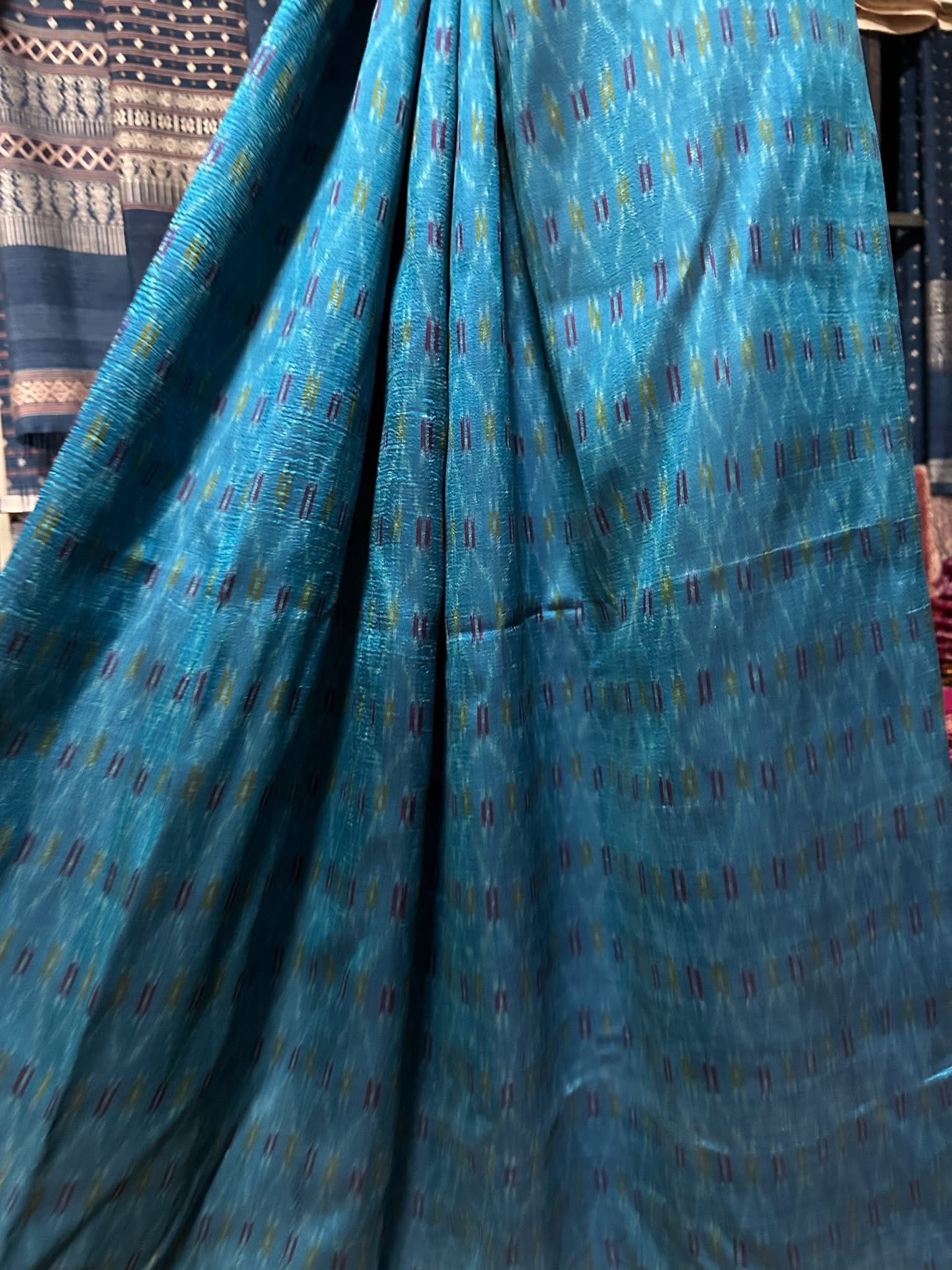 ซิ่น ไหมมัดหมี่ ผ้าปาโตล่า ขนาด 116x220ซม. พื้นสีฟ้าเชิงเหลือง รหัส N9-SIL-051768A2