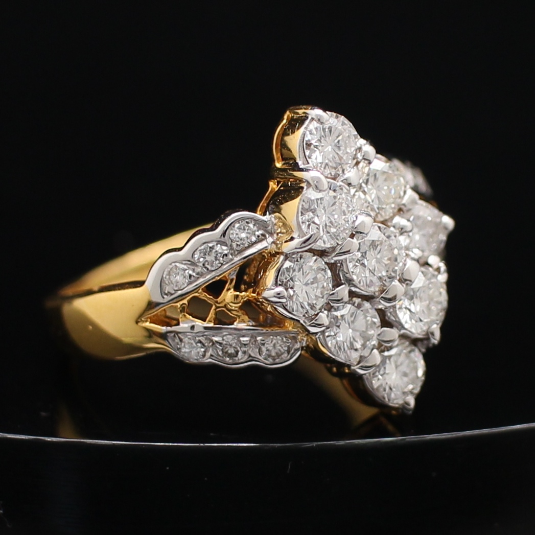 RG250082 แหวนเพชรกระจุก บ่าข้างเพชร เพชรแท้ 9 เม็ด .80 กะรัต และ 0.18 กะรัต ทองแท้ 90% นน.รวม 6.1 กรัม ขนาดแหวน 58.5 เพชรขาว ไฟดี