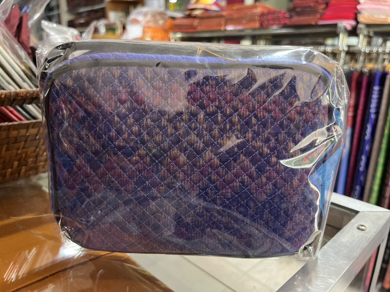 กระเป๋าถือ ผ้าไหมแท้ ขนาด 8x10นิ้ว สีม่วง รหัส GLC-NY-1226677