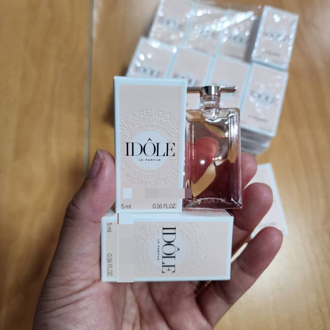 น้ำหอมจิ๋วมินิ Lancome Idole Le Parfum 5ml แบบแต้มมีกล่อง ( Mini Perfume น้ำหอมขนาดพกพา) น้ำหอมจิ๋วมินิ ขวดน่ารัก ตั้งโชว์ก็สวย พกพาก็สะดวก หัวแต้มตามจุดชีพจร