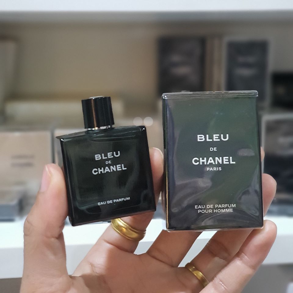น้ำหอมจิ๋วมินิ Chanel Bleu De Chanel EDP 10ml พร้อมกล่องซีล แบบแต้มมีกล่อง ( Mini Perfume น้ำหอมขนาดพกพา) น้ำหอมจิ๋วมินิ ขวดน่ารัก ตั้งโชว์ก็สวย พกพาก็สะดวก หัวแต้มตามจุดชีพจร