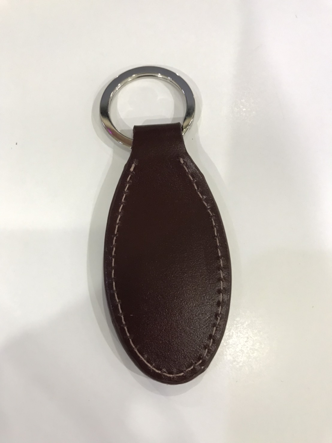 พวงกุญแจหนังแท้ สีน้ำตาลเข้ม