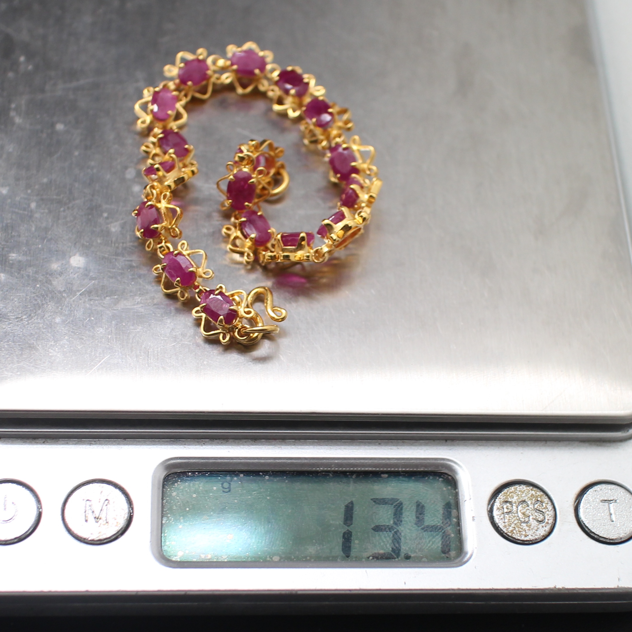 BL25033 สร้อยข้อมือทับทิมเจียรไนรอบเส้น ทองแท้ 90% นน.รวม 13.4 กรัม ยาว 17 ซม.