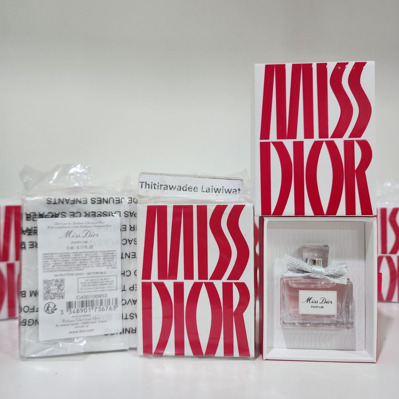 น้ำหอมจิ๋วมินิ Dior Miss Dior Parfum 5ml พร้อมกล่อง Limited สวยม๊ากๆๆ แบบแต้มมีกล่อง ( Mini Perfume น้ำหอมขนาดพกพา) น้ำหอมจิ๋วมินิ ขวดน่ารัก ตั้งโชว์ก็สวย พกพาก็สะดวก หัวแต้มตามจุดชีพจร