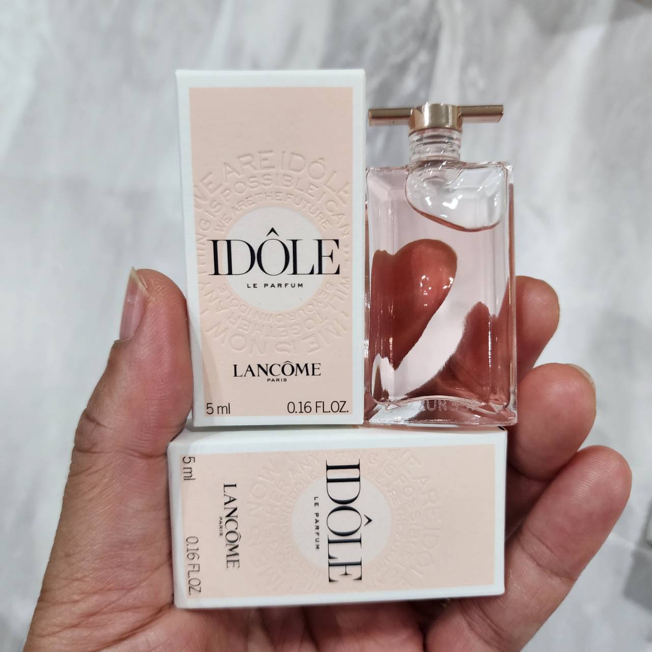 น้ำหอมจิ๋วมินิ Lancome Idole Le Parfum 5ml แบบแต้มมีกล่อง ( Mini Perfume น้ำหอมขนาดพกพา) น้ำหอมจิ๋วมินิ ขวดน่ารัก ตั้งโชว์ก็สวย พกพาก็สะดวก หัวแต้มตามจุดชีพจร