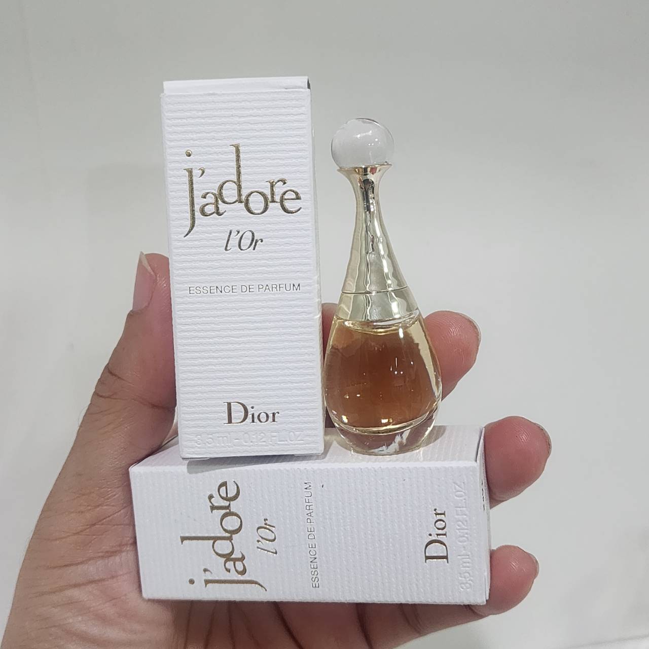 น้ำหอมจิ๋วมินิ Dior Jadore L'or Essence de Parfum 3.5mlแบบแต้มมีกล่อง ( Mini Perfume น้ำหอมขนาดพกพา) น้ำหอมจิ๋วมินิ ขวดน่ารัก ตั้งโชว์ก็สวย พกพาก็สะดวก หัวแต้มตามจุดชีพจร