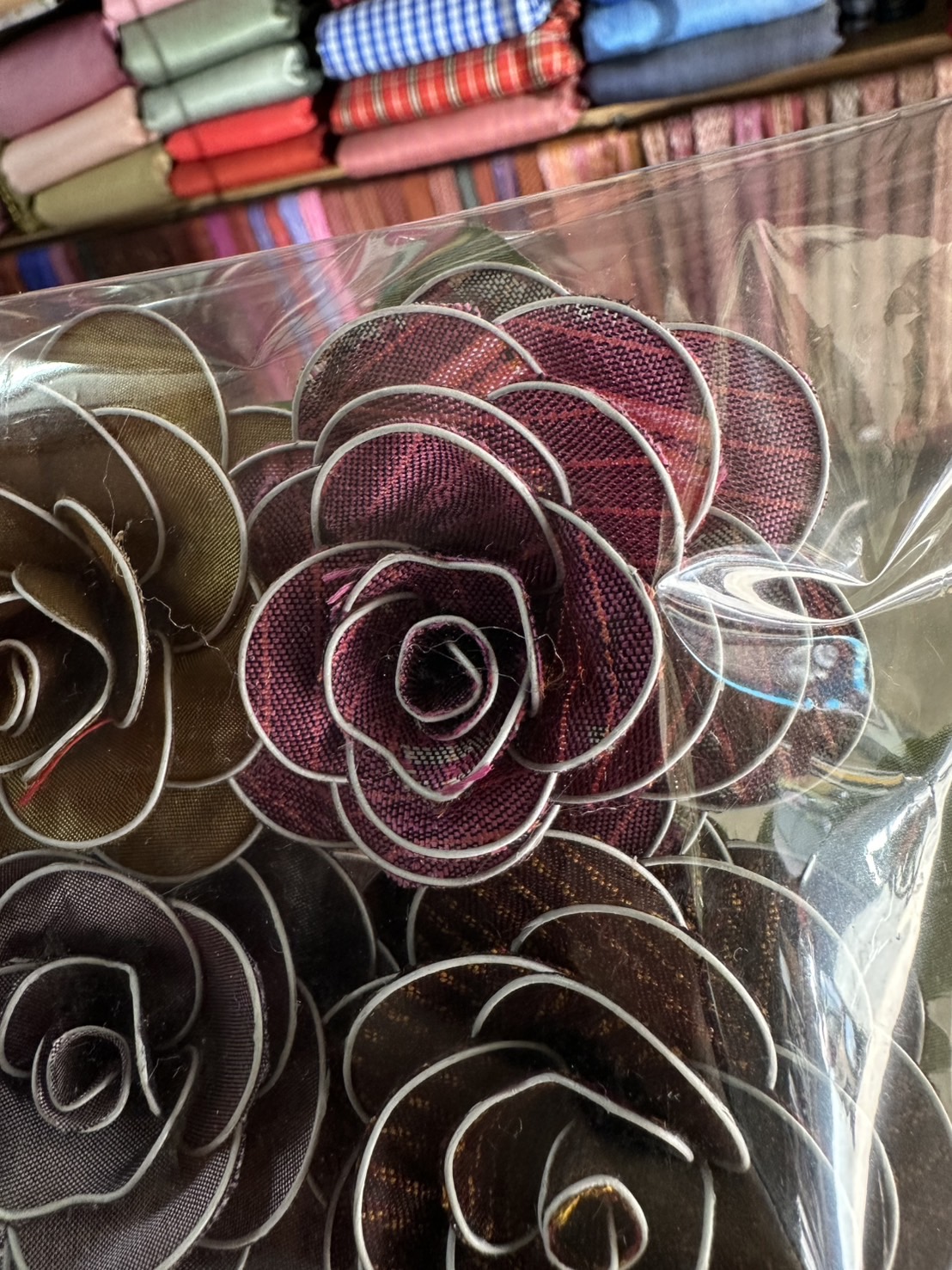 ดอกกุหลาบผ้าไหม (กลัดหน้าอก) แพคโหล (12ชิ้น) คละสี คละลาย GF-ST-1225661