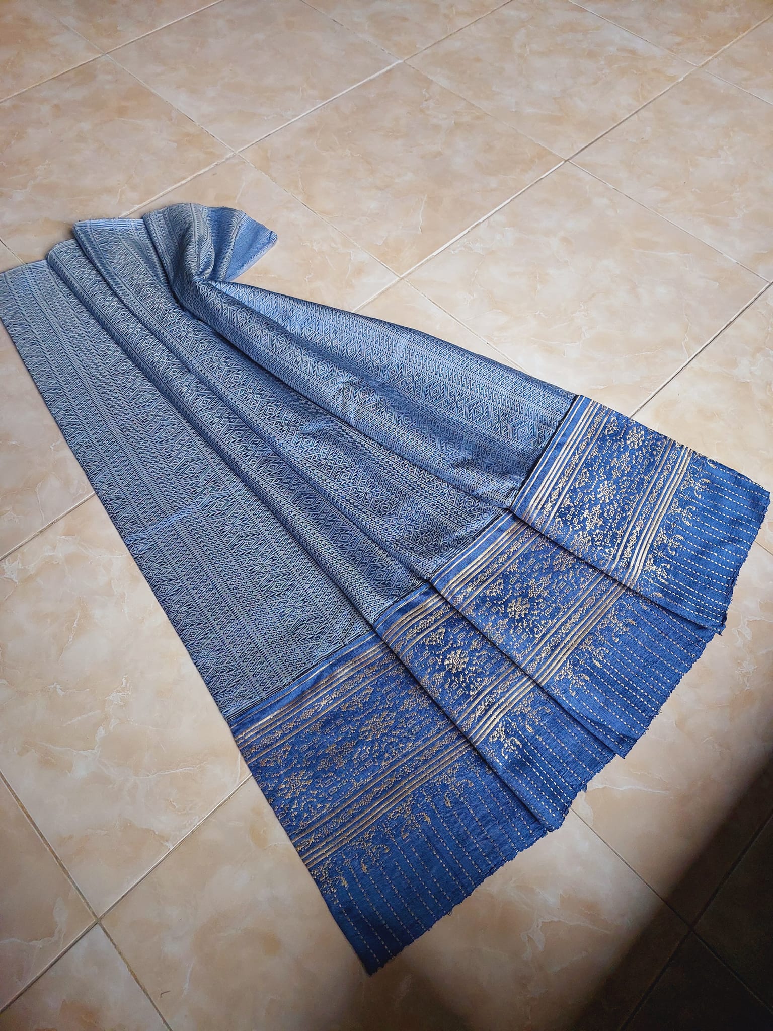 ซิ่นขิดไหม ต่อเชิง ย้อมสีธรรมชาติ ขนาด1x2เมตร ลายแหวนเพชร สีฟ้าคราม รหัส R4F-73-0519685