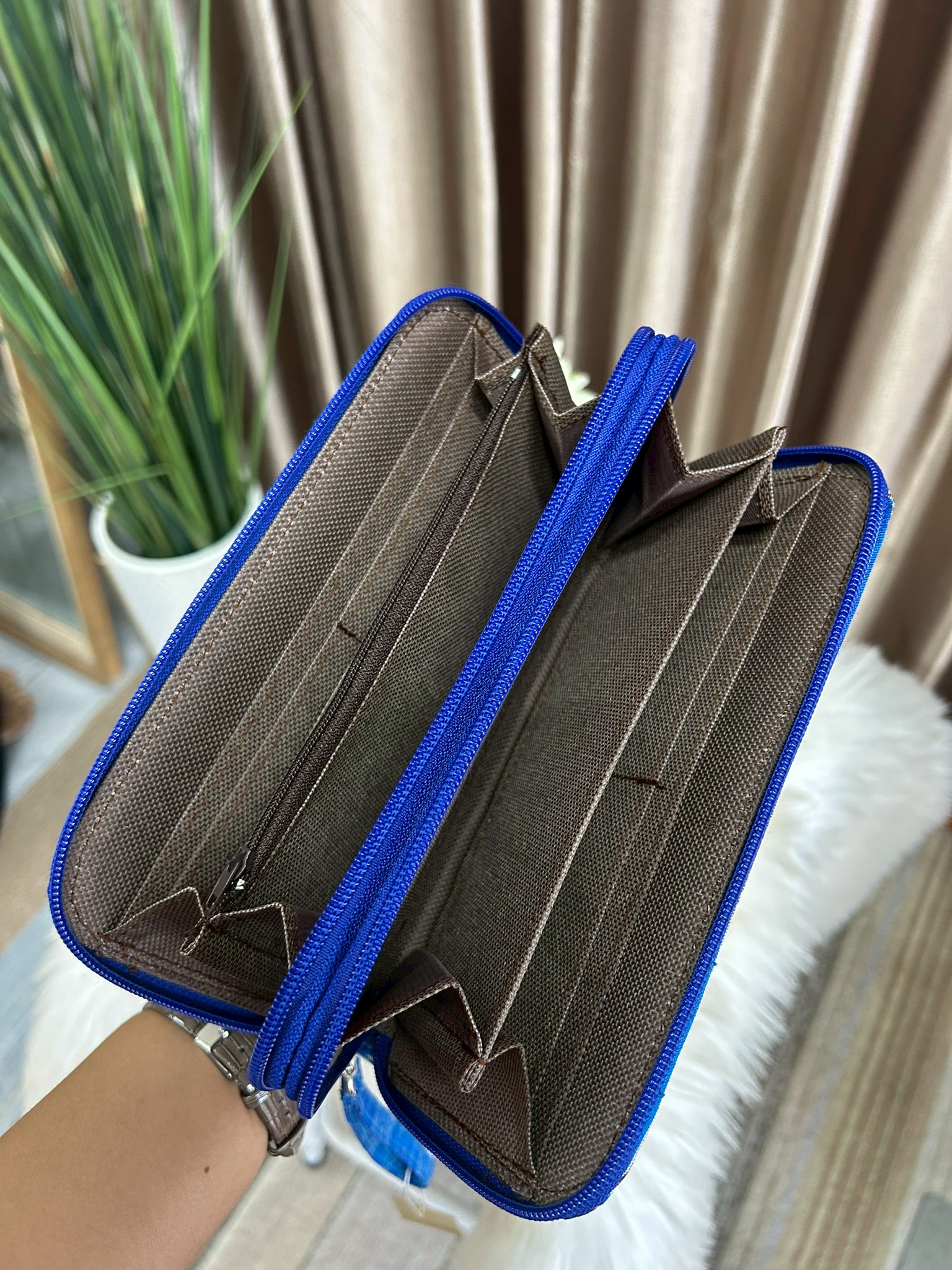 กระเป๋าเงินผ้าไหม ซิปรอบ2ซิป ขนาด 4x8x1นิ้ว พื้นสีเหลืองอมเขียว รหัส GM-PK-0425683