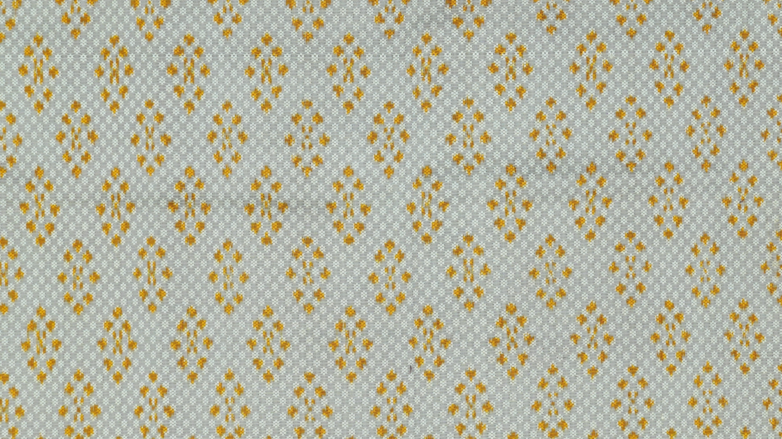 ซิ่น ผ้าไหมมัดหมี่ ไหมแท้ 6ตะกอ มีหน้านาง ชายครุย ขนาด 1x2เมตร ลายดอกดาวเรือง ท้างผ้าสีครีมงาช้าง ตีนแดง รหัส L9A-ME-0206671