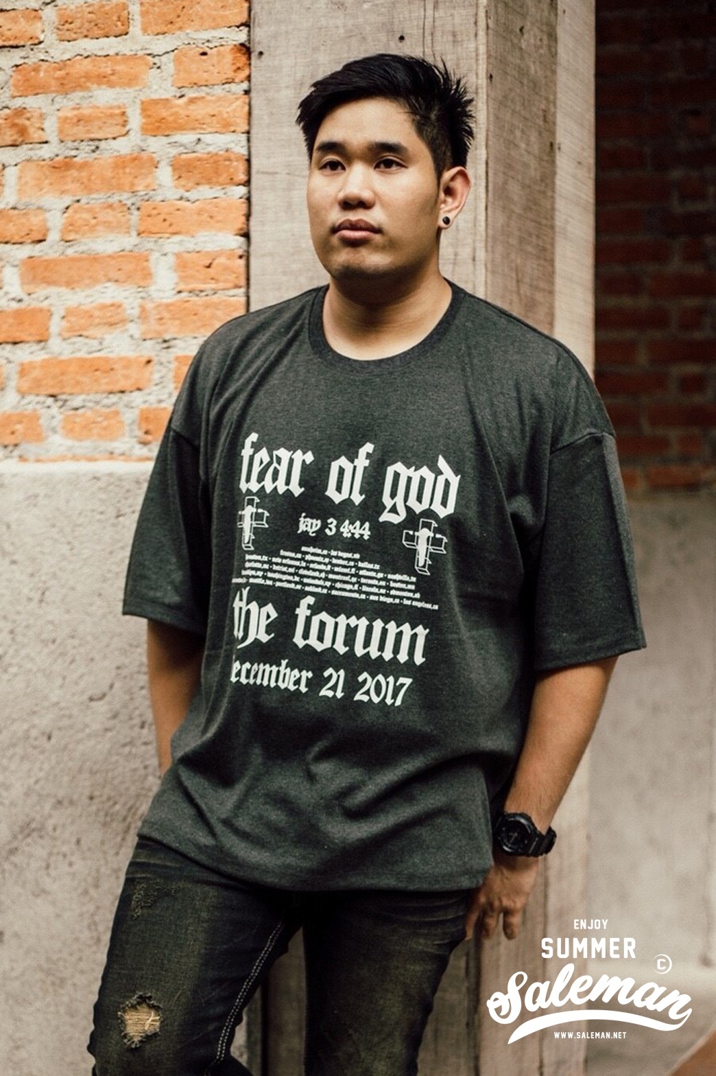เสื้อยืด the forum สีเทาเข้ม -111-2