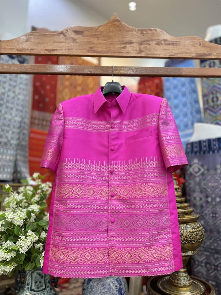 เสื้อสูทไหมแพรวา แขนสั้น พื้นสีชมพู เลือกตามไซส์ รหัส DR-BM-03086715175