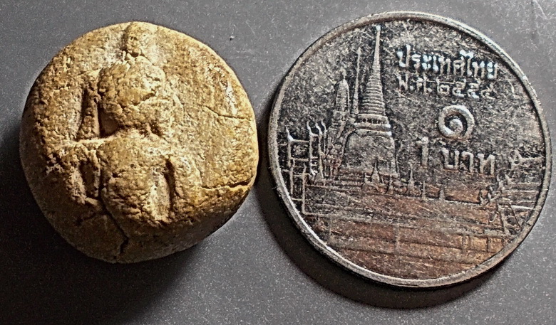 เม็ดบัว เนื้อผงน้ำมัน กรุวัดอัมพวา