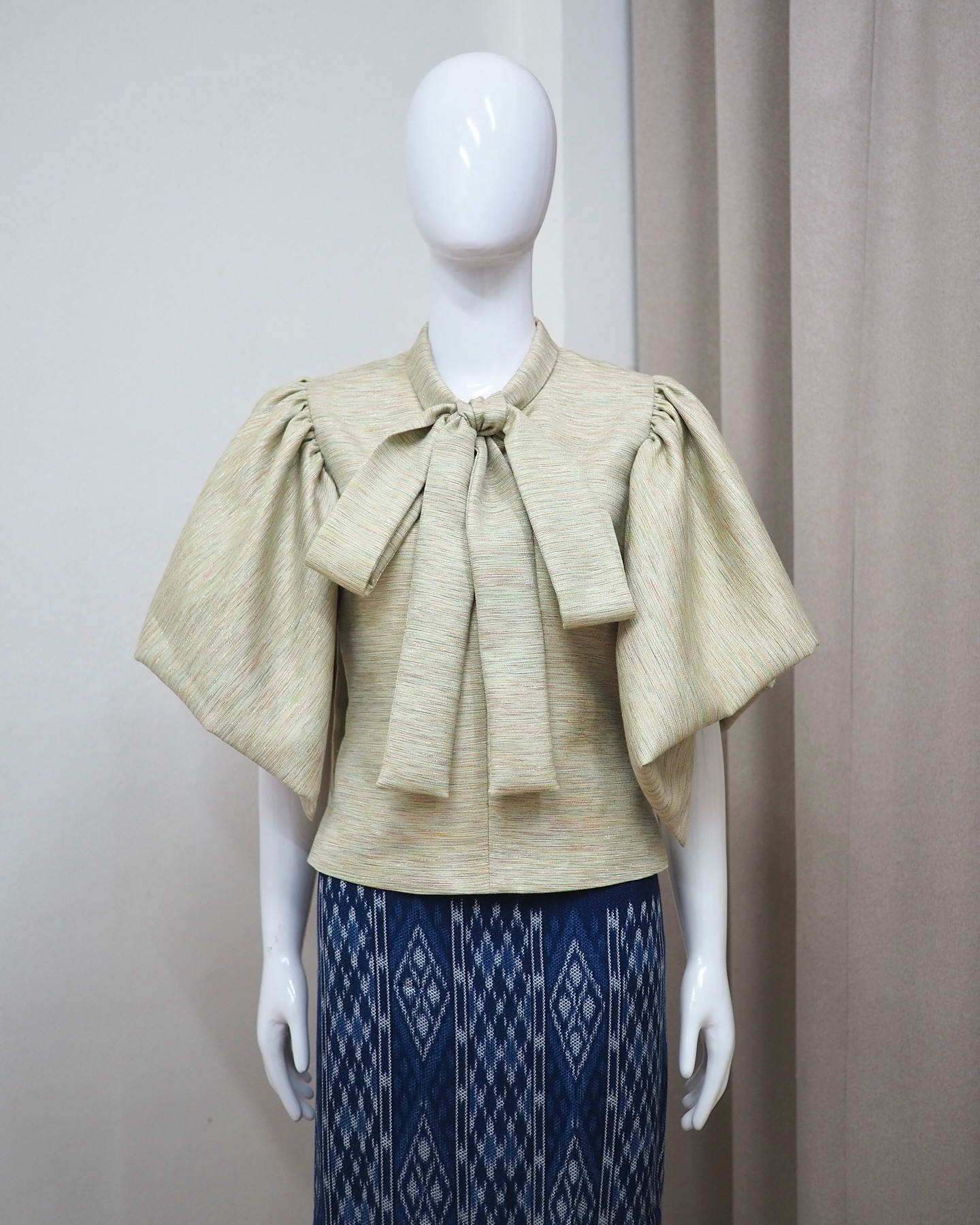 แบบตัด เสื้อผ้าไหมแขนสั้น (ไม่รวมผ้า) ตามแบบ รหัส CUT-51-0121682