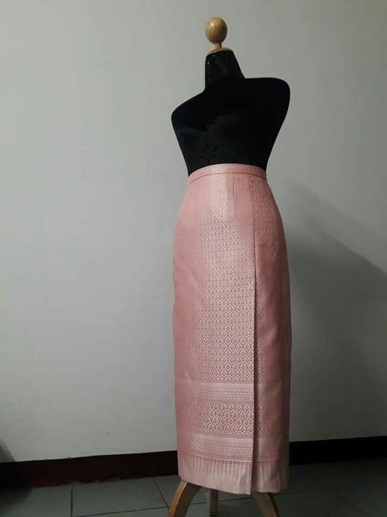 สั่งตัดเย็บ กระโปรงผ้าไหม ผ้าถุงสำเร็จ ผ้าถุงป้าย (ไม่รวมผ้า) รหัส CUT-ST007