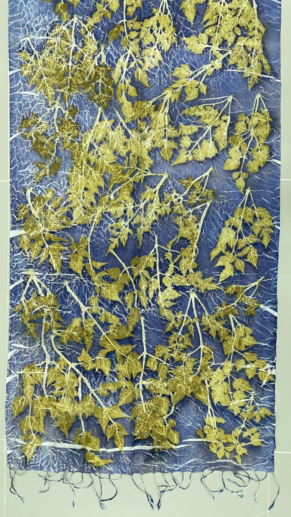 ผ้าคลุมไหล่ผ้าไหม Eco print เนื้อยกดอก มีชายครุย ขนาด 60x180ซม. สีน้ำเงินอมเทา รหัส ECO-82-11146815