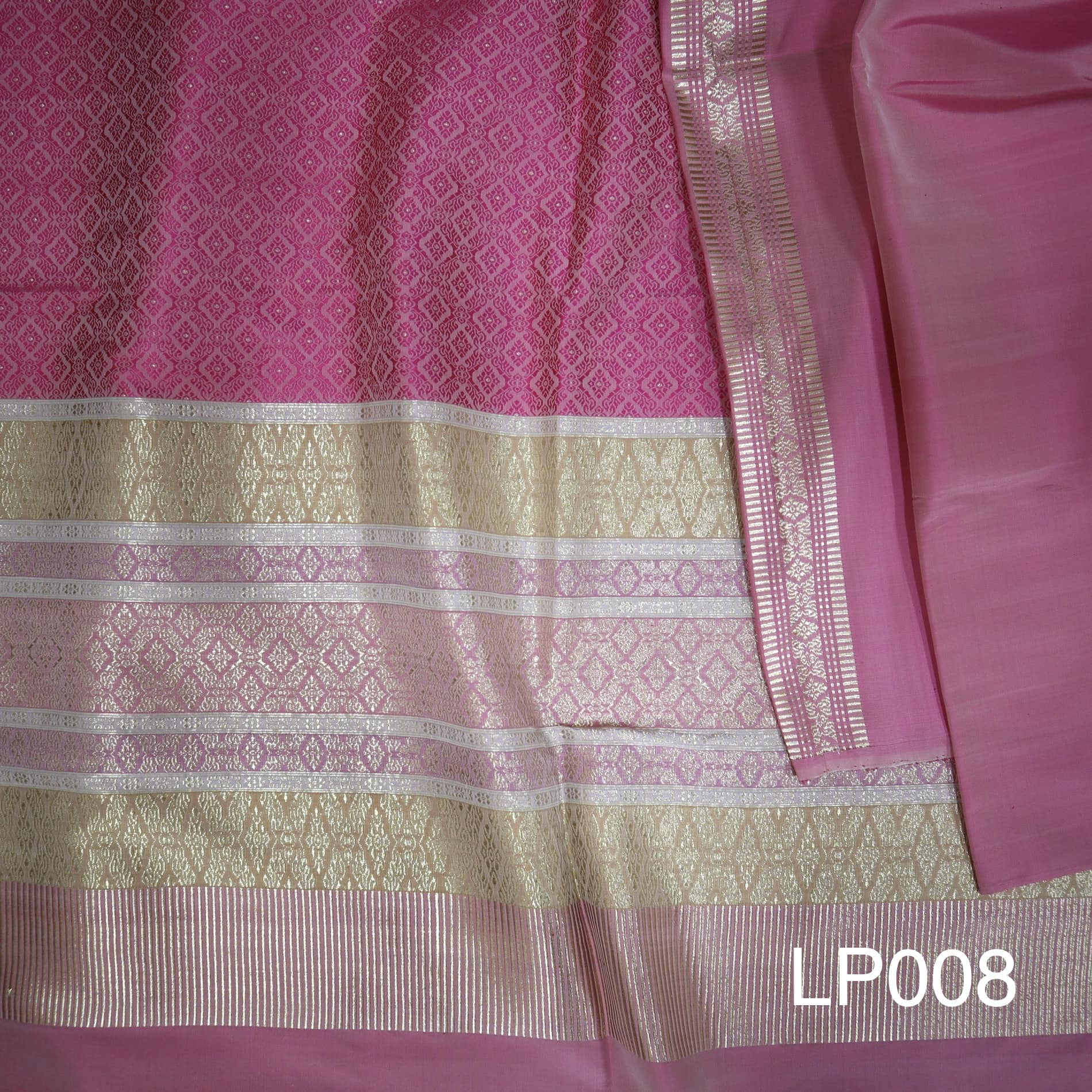 (ผ้าชุด) ผ้าไหมยกดอกลำพูน (สีพื้น 2เมตร+ลาย 2.4เมตร) สีชมพูเข้ม รหัส N90-AA-LP008