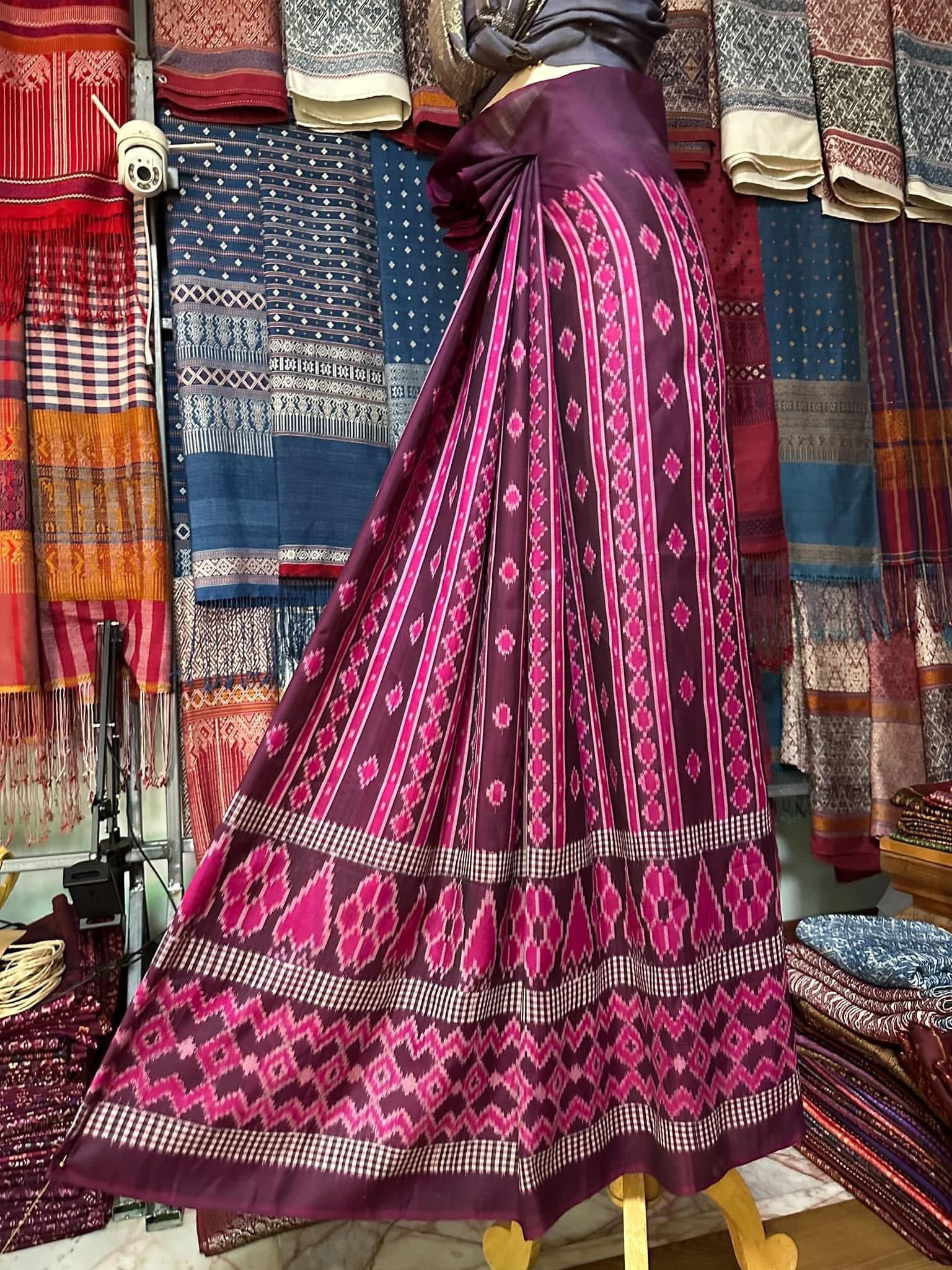 ซิ่น ไหมมัดหมี่ ผ้าปาโตล่า ขนาด 118x220ซม. พื้นสีม่วง รหัส N9-SIL-051768A12