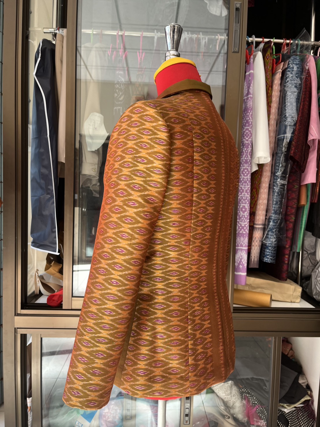 แบบตัด สูทหญิง ผ้าไหม (ไม่รวมผ้า) chobmai x ARW รหัส CUT-ARW-010968