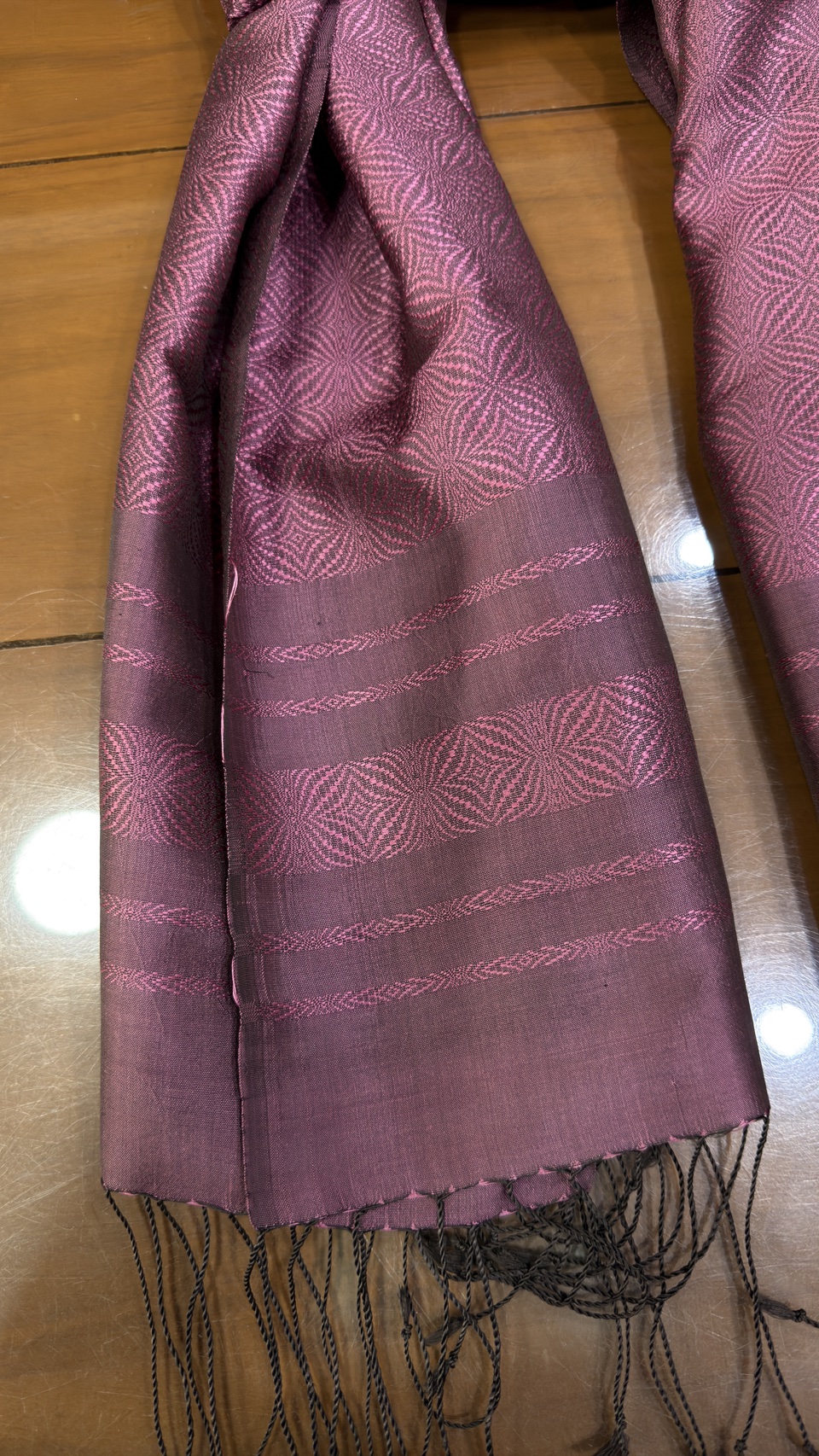 ผ้าคลุมไหล่ผ้าไหม ไหมแท้ ยกดอกลีลาวดี เนื้อละเอียด ขนาด 63x200ซม. สีชมพูเข้ม รหัส ZYG-AA-11176813