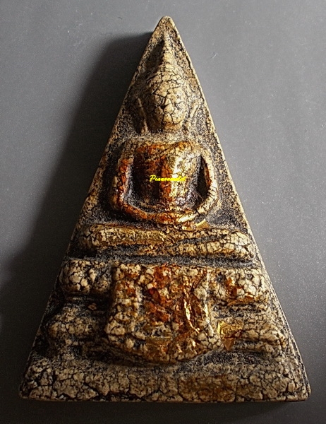 สมเด็จสามเหลี่ยม พิมพ์สามปลื้ม กรุวัดอินทร์ บางขุนพรหม