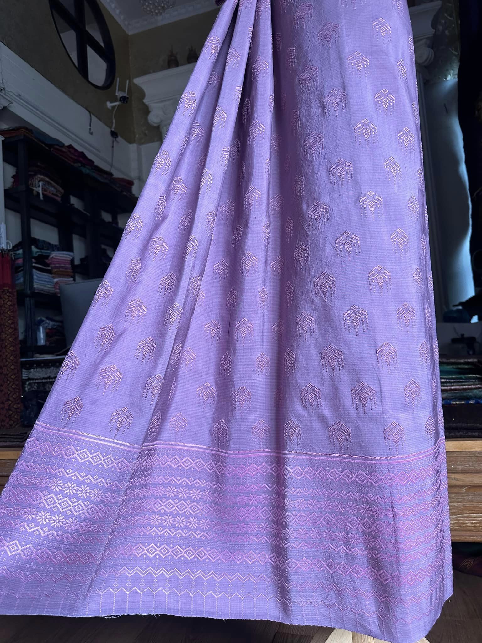 ซิ่น ผ้าซิ่นอัญญานาง ไหมบ้านทอมือ สีธรรมชาติ ขนาด 118x180ซม ลายบัวสวรรค์ พื้นสีม่วง รหัส N9-SIL0530662