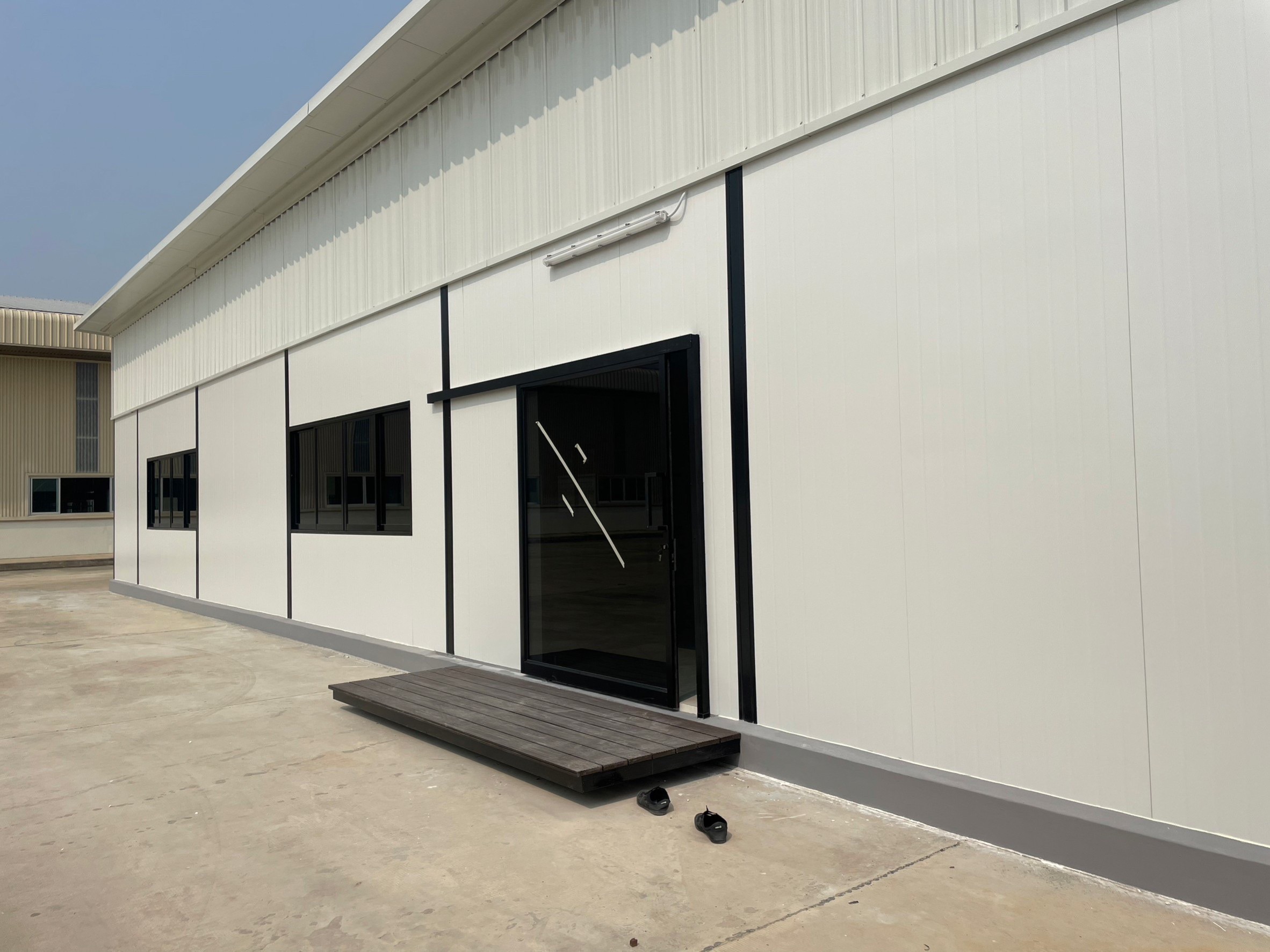 ออฟฟิศสำเร็จรูป บริษัทเหลียงซิ ขนาด5.00x20.00x4.50 เมตร