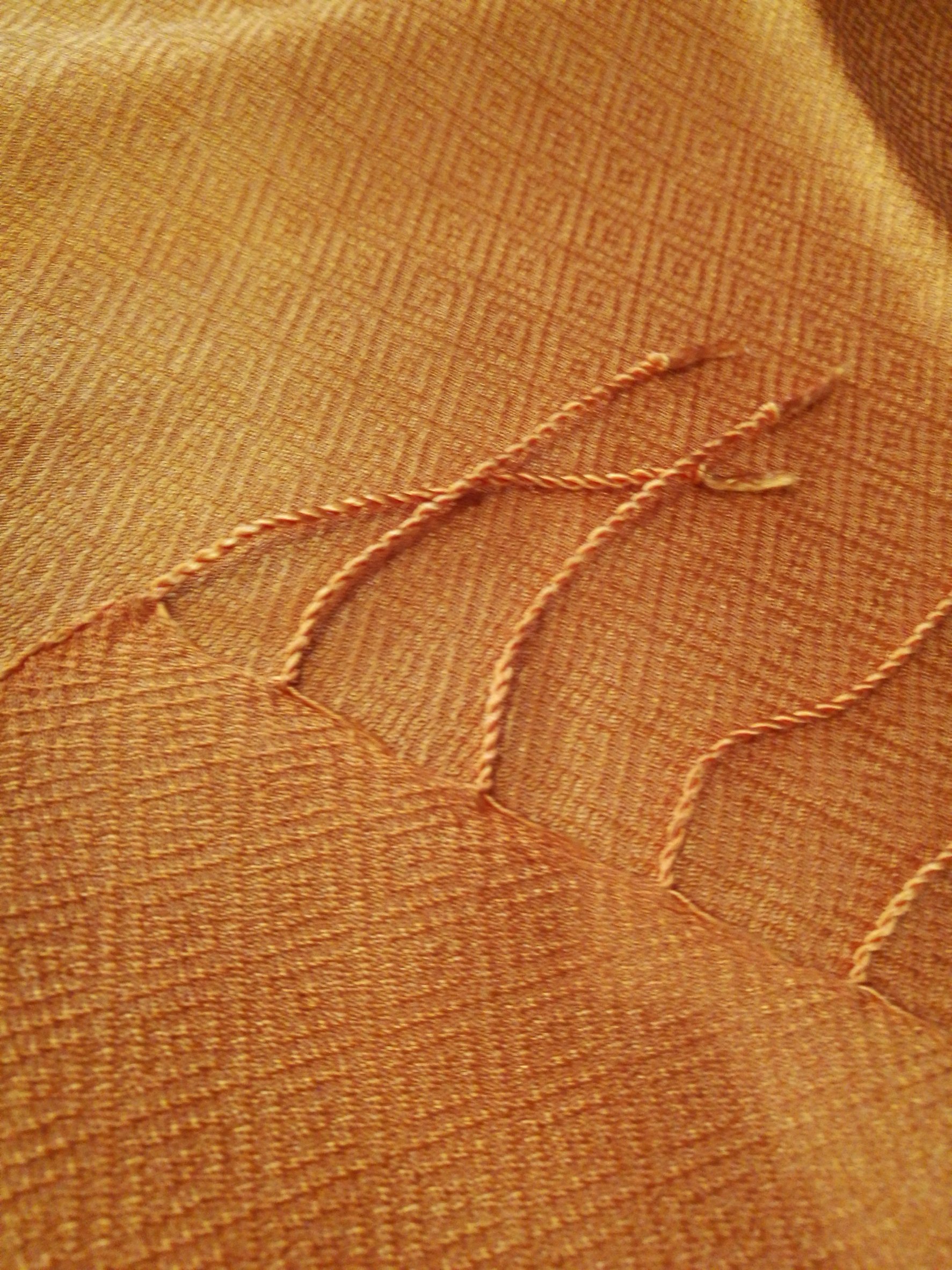 ผ้าคลุมไหล่ผ้าไหม+พร้อมกล่อง สำหรับพระสงฆ์ ไหมแท้ ทอยอกดอก ลูกแก้ว ขนาด 60x200ซม. (รวมครุย) สีเหลืองราช รหัส ZYB-NY0516661