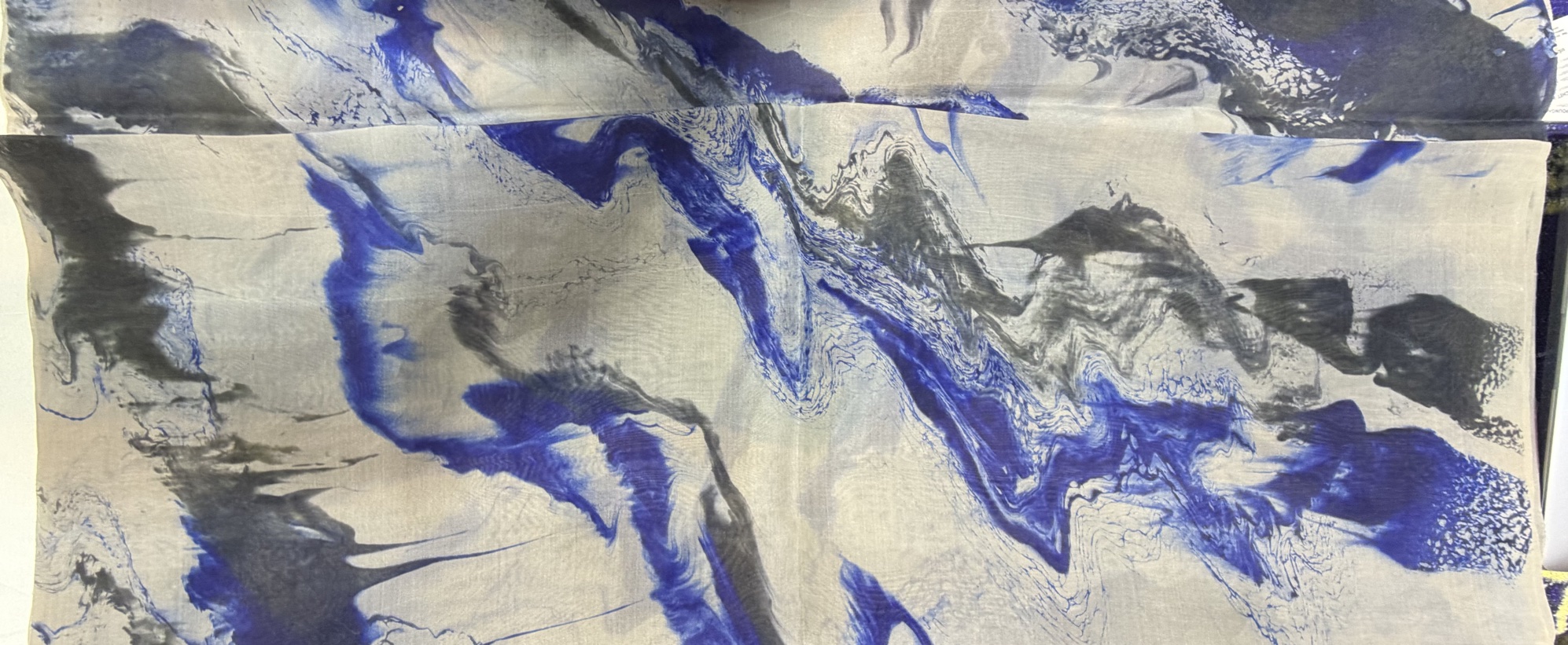 ผ้าไหมทอมือบาติก สีขาวสีฟ้า (ราคาต่อเมตร) รหัส A11-Kaya-1204685