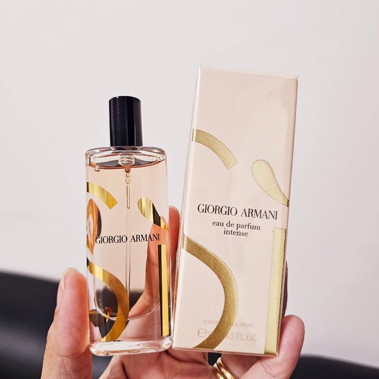 น้ำหอมจิ๋วมินิ Giorgio Armani Si Intense EDP (ปี 2023) 15ml พร้อมกล่องซีล ( Mini Perfume น้ำหอมขนาดพกพา) น้ำหอมจิ๋วมินิแบบทดลองแบบสเปรย์ พกพาก็สะดวกใช้ฉีดตามจุดชีพจร