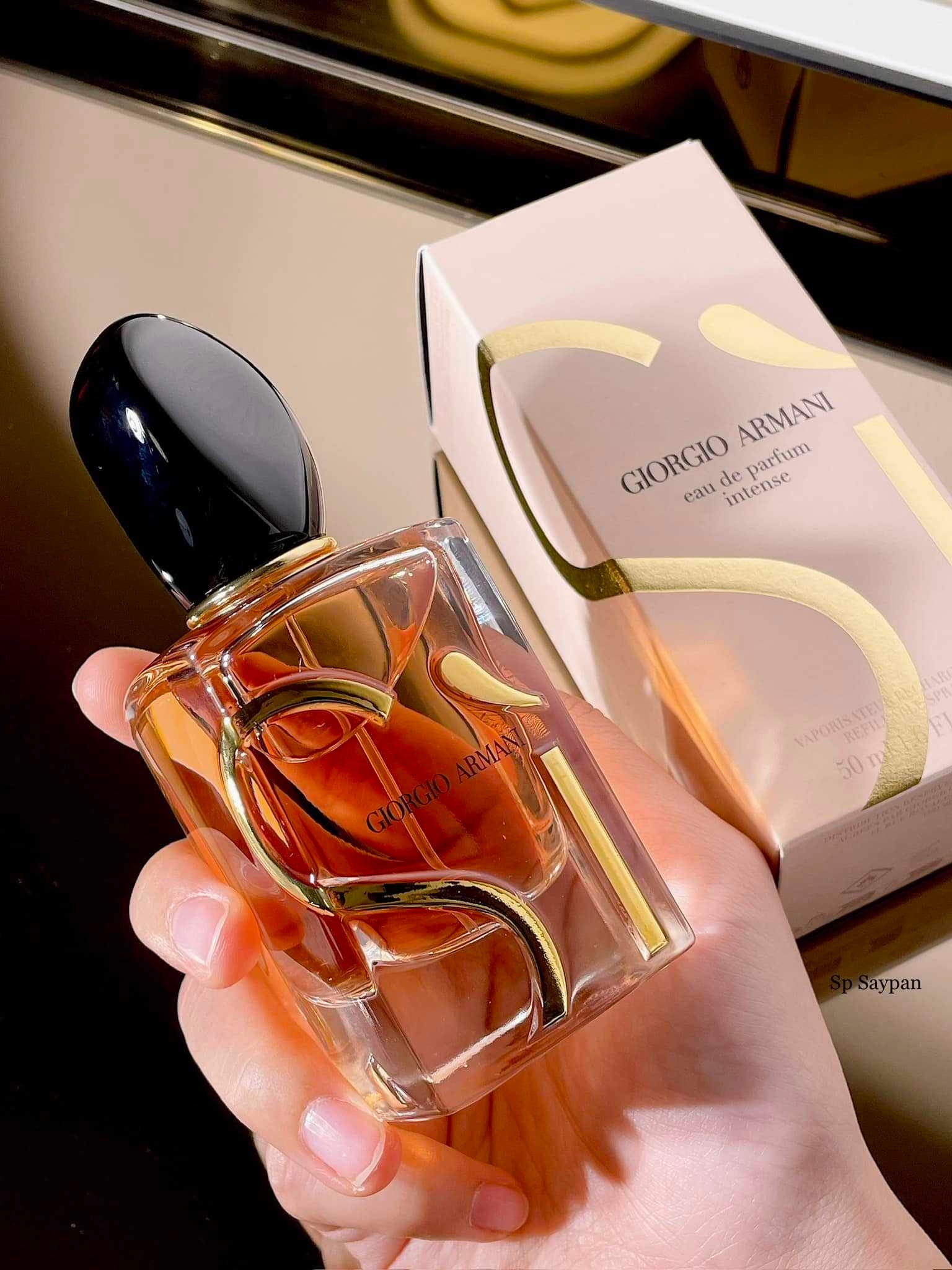 น้ำหอมจิ๋วมินิ Giorgio Armani Si Intense EDP (ปี 2023) 7ml แบบแต้มมีกล่อง ( Mini Perfume น้ำหอมขนาดพกพา) น้ำหอมจิ๋วมินิ ขวดน่ารัก ตั้งโชว์ก็สวย พกพาก็สะดวก หัวแต้มตามจุดชีพจร