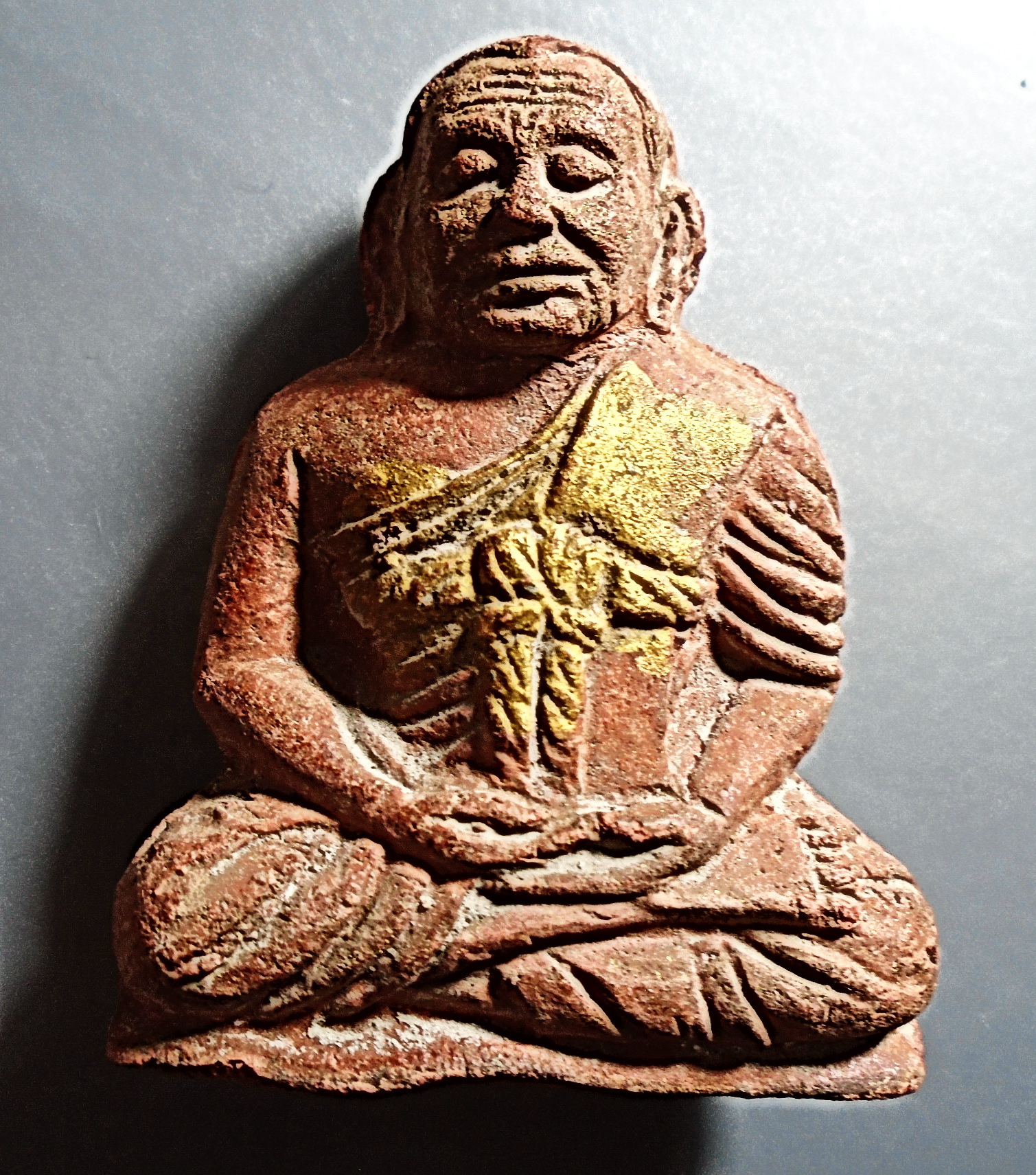 รูปเหมือน เนื้อผงว่านสบู่เลือด ลป.เทพโลกอุดร พิมพ์สมาธิ ขนาดตั้งหน้ารถ กรุวังหน้า