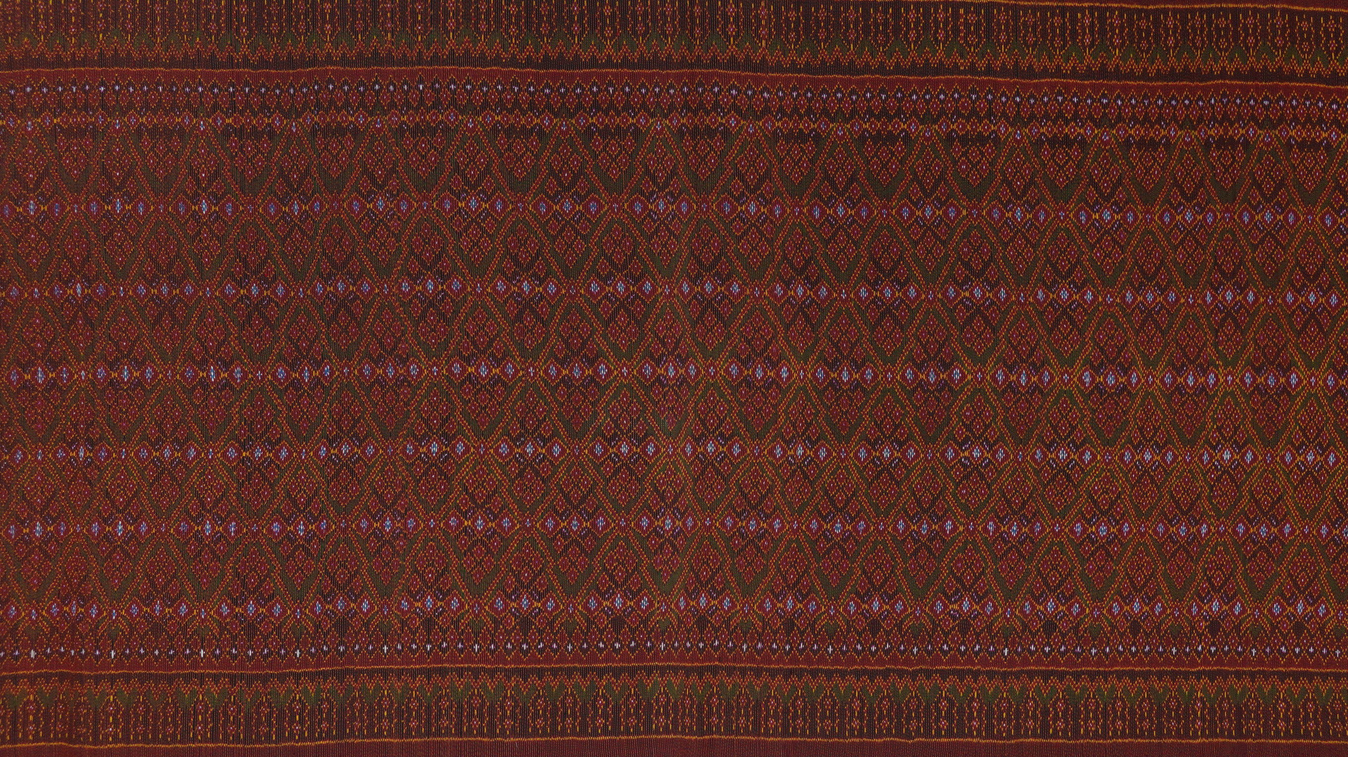 ซิ่น ผ้าไหมมัดหมี่ 3ตะกอ ตีเกลียว งานชั้นครู ขนาด1x2เมตร ลายนาคเกี้ยวคั่นหางกระรอก พื้นสีแดง รหัส R2Q-ME-66-08196702