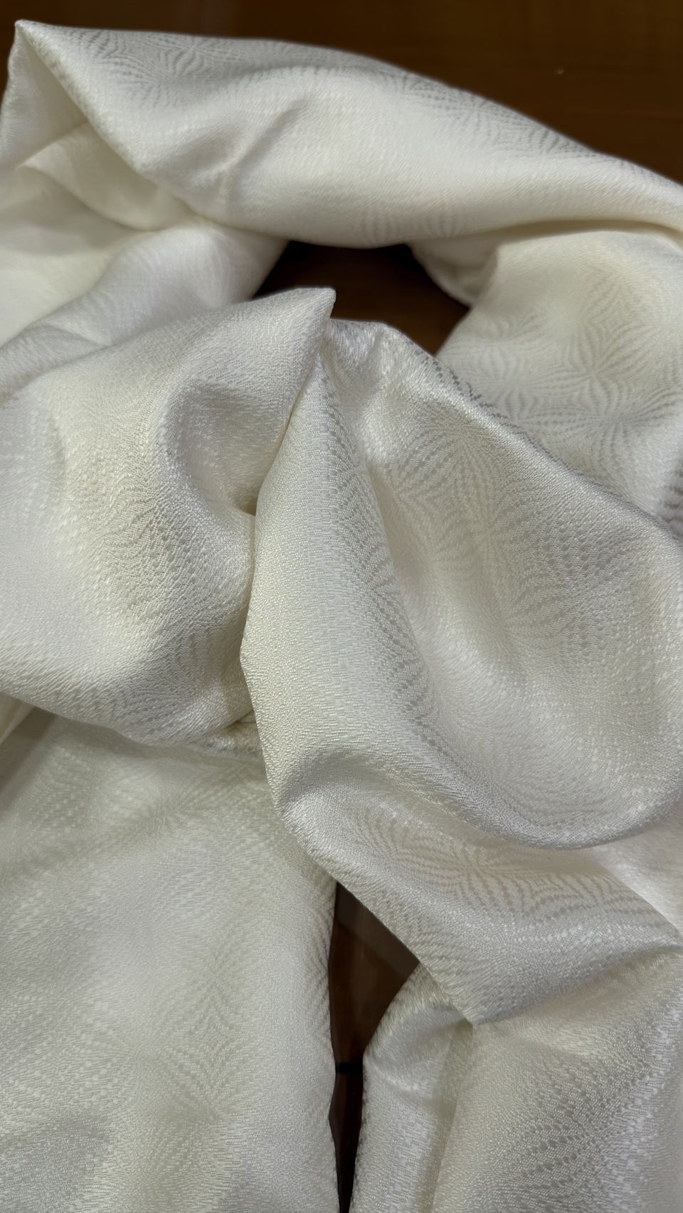 ผ้าคลุมไหล่ผ้าไหม ไหมแท้ ยกดอกลีลาวดี ขนาด 63x200ซม. สีขาว รหัส ZYG-AA-111868171