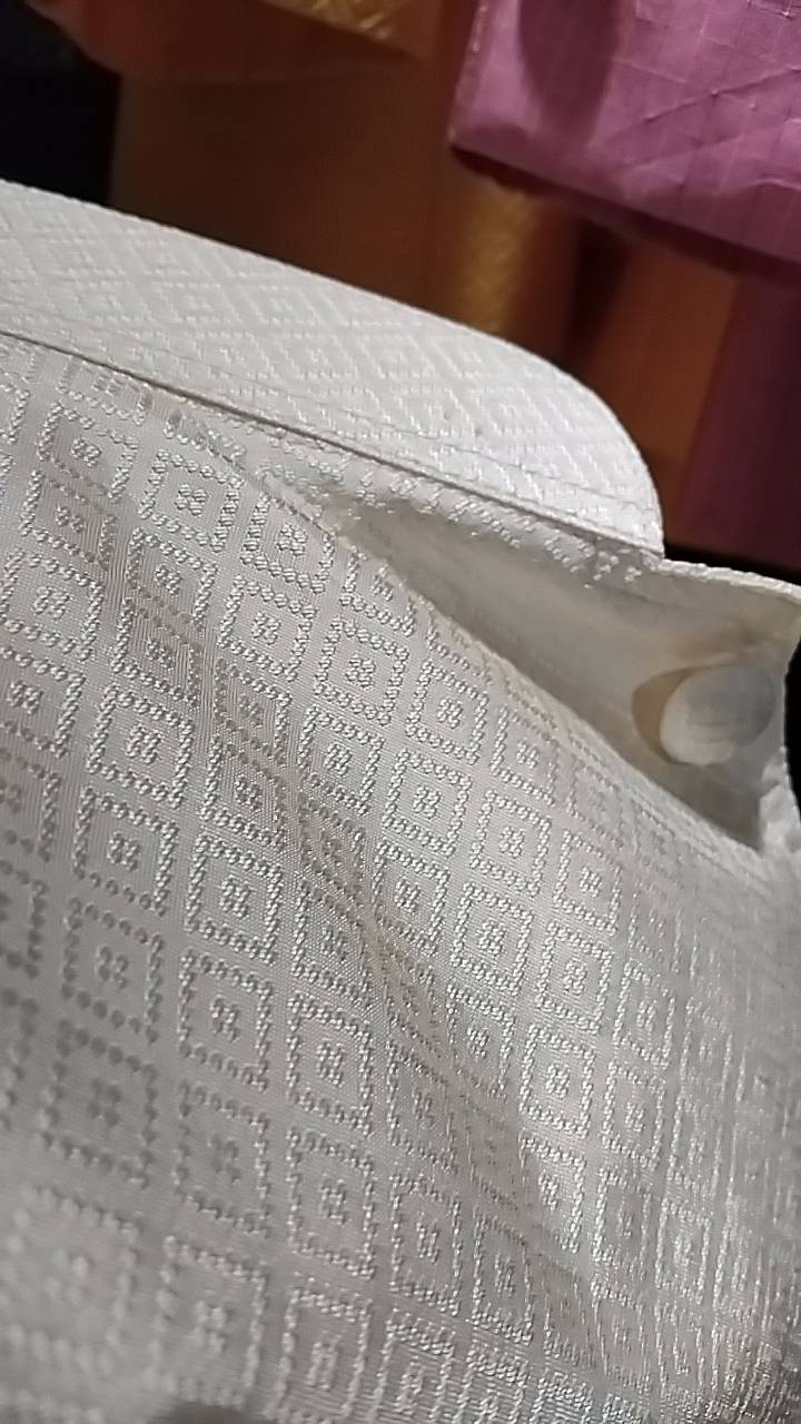 เสื้อสูทไหมคอพระราชทาน แขนยาว เนื้อยกดอก ไหมแท้ สีงาช้าง Size M รหัส DM-NY-12056813