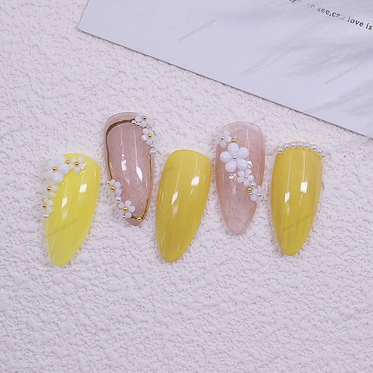 ดอกไม้ติดเล็บ ตกแต่งเล็บ ดอกไม้3D ดอกไม้ผสมไข่ปลา มี3สีให้เลือก