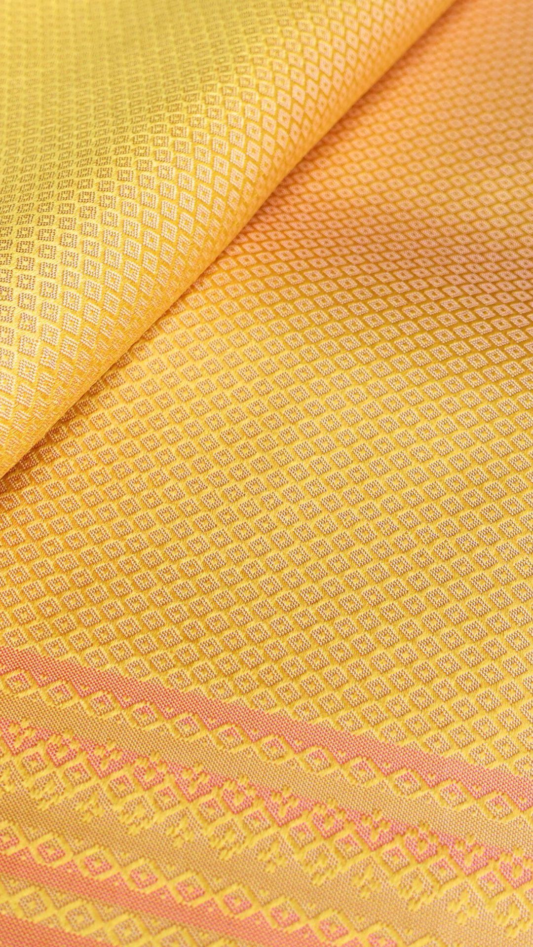 (ผ้าชุด)ไหมสีพื้นมีเชิง (ผ้าพื้น2หลา+ผ้าซิ่น2หลา) เฉดสีเหลือง รหัส B7C-NY-0623686