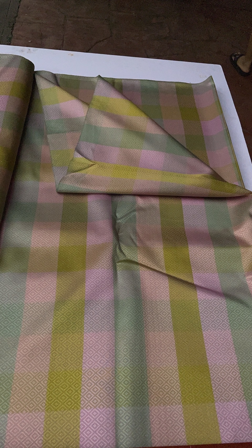 ผ้าไหม ลายร้อยสี เนื้อยกดอก ไหมแท้ multicolor สีโทนเย็น ขายตามความยาวเมตร รหัส MC-76-P4611