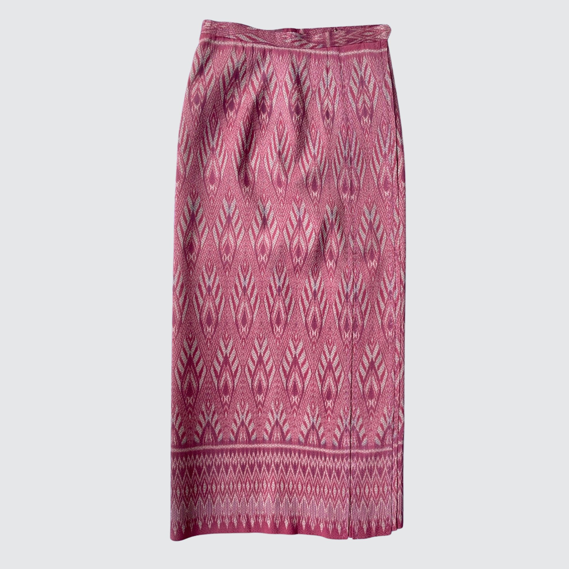 ผ้าถุงป้าย แบบเลื่อนตะขอตามไซส์ ลายจี้เพชร สีชมพู รหัส WM-PTS-100968145