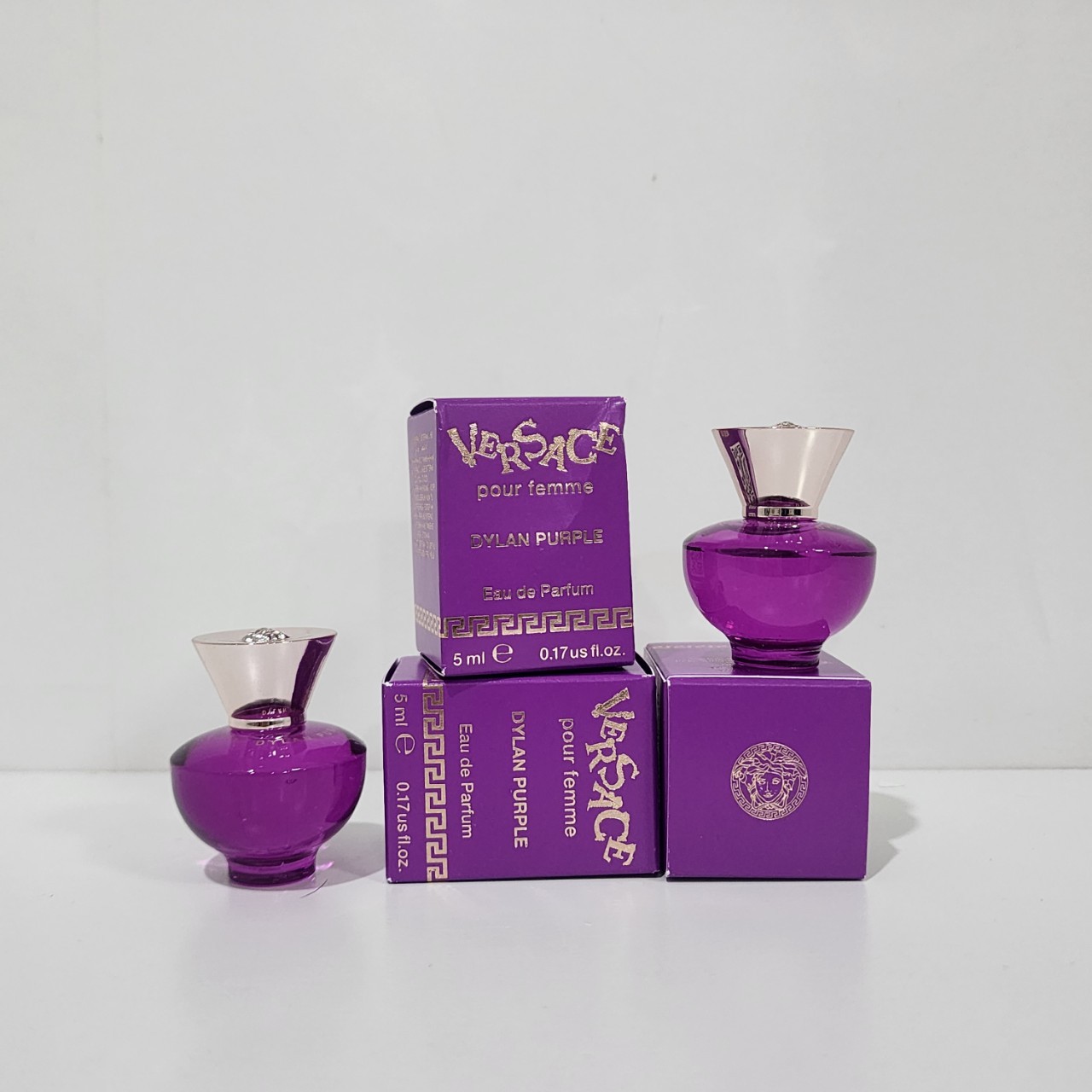 น้ำหอมจิ๋วมินิ Versace Dylan Purple EDP Pour Femme 5ml ( Mini Perfume น้ำหอมขนาดพกพา) น้ำหอมจิ๋วมินิ ขวดน่ารัก ตั้งโชว์ก็สวย พกพาก็สะดวก หัวแต้มตามจุดชีพจร