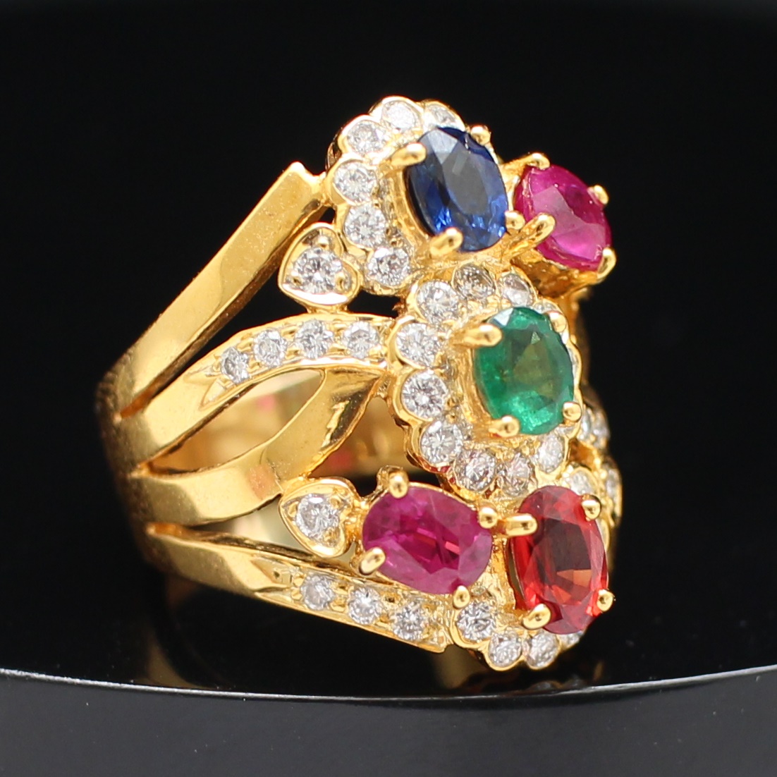 RG250208 แหวนพลอยหลากสีล้อมเพชร เพชรแท้ 0.81 กะรัต ทองแท้ 90% นน.รวม 11.1 กรัม ขนาดแหวน 51.5 พลอยสวยทุกเม็ด