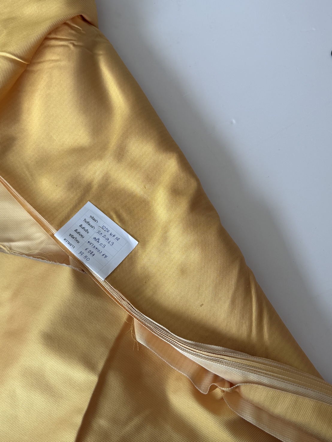 ผ้าไหมยก 4ตะกอ สีพื้นเนื้อลูกฟูก ไหมแท้ เฉดสีทรายทอง ขายตามความยาวเมตร รหัส B-119-1074WA14