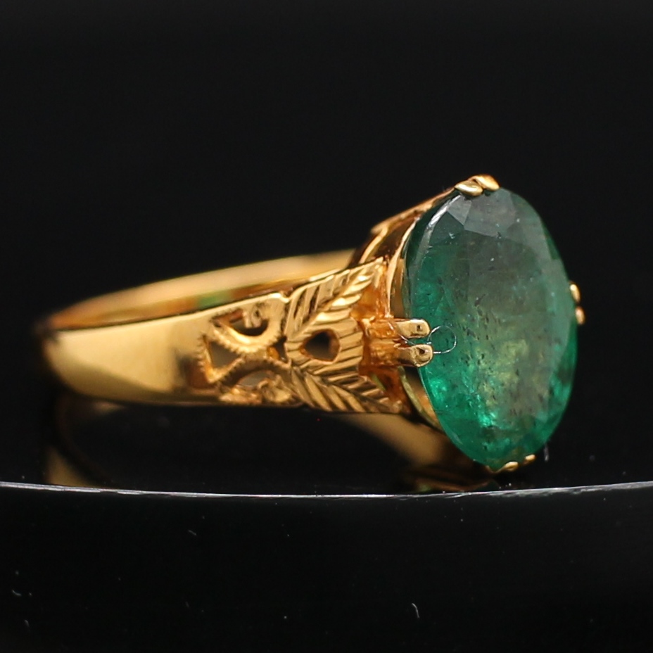 RG250074 แหวนมรกต ก้านแหวนฉลุลาย ทองแท้ 90% นน.รวม 4.1 กรัม ขนาดแหวน 54