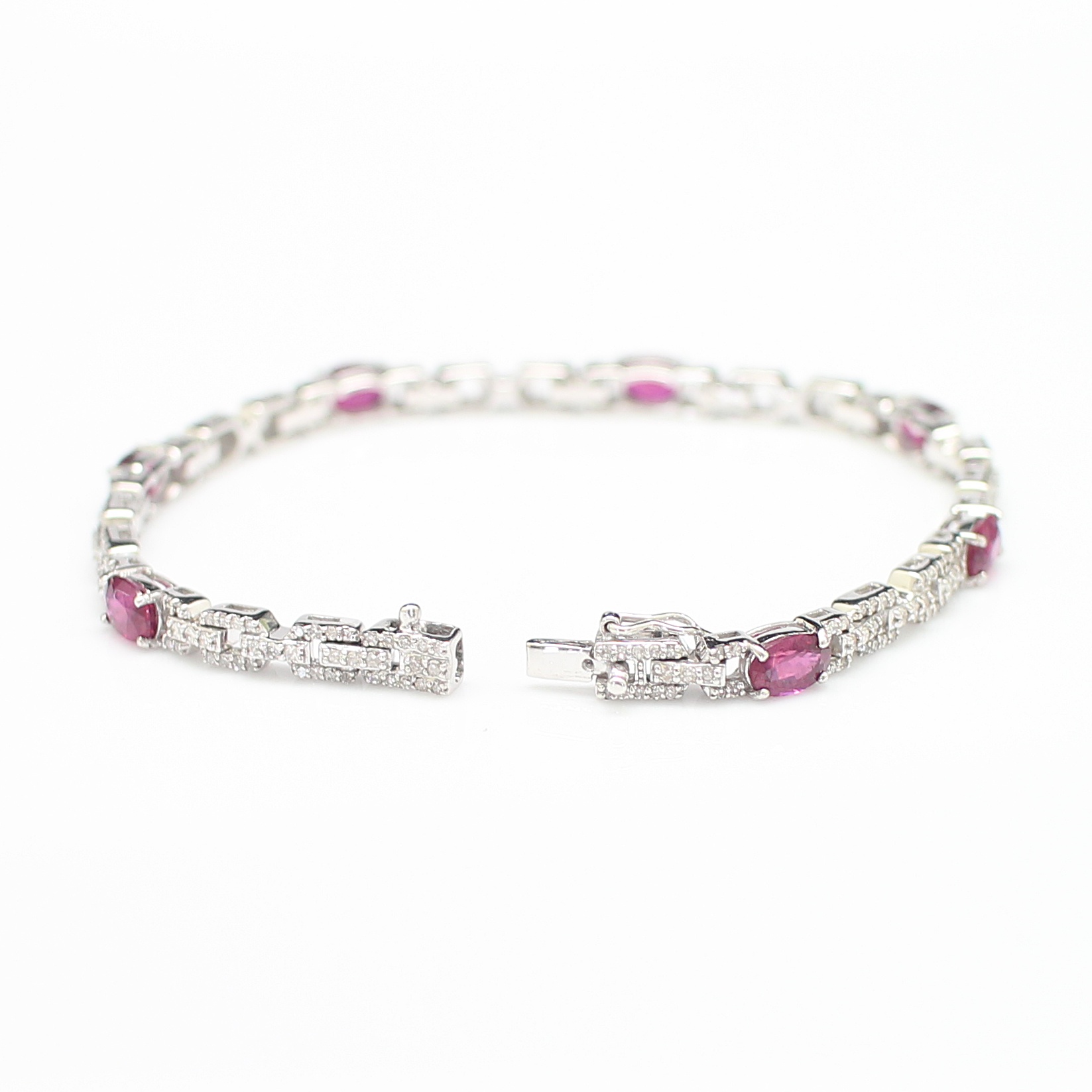 BL25274 สร้อยข้อมือทับทิมคั่นเพชร เพชรแท้ 255 เม็ด 1.20 กะรัต ทองแท้ 18k นน.รวม 13.8 กรัม ยาว 18 ซม. งานสวย