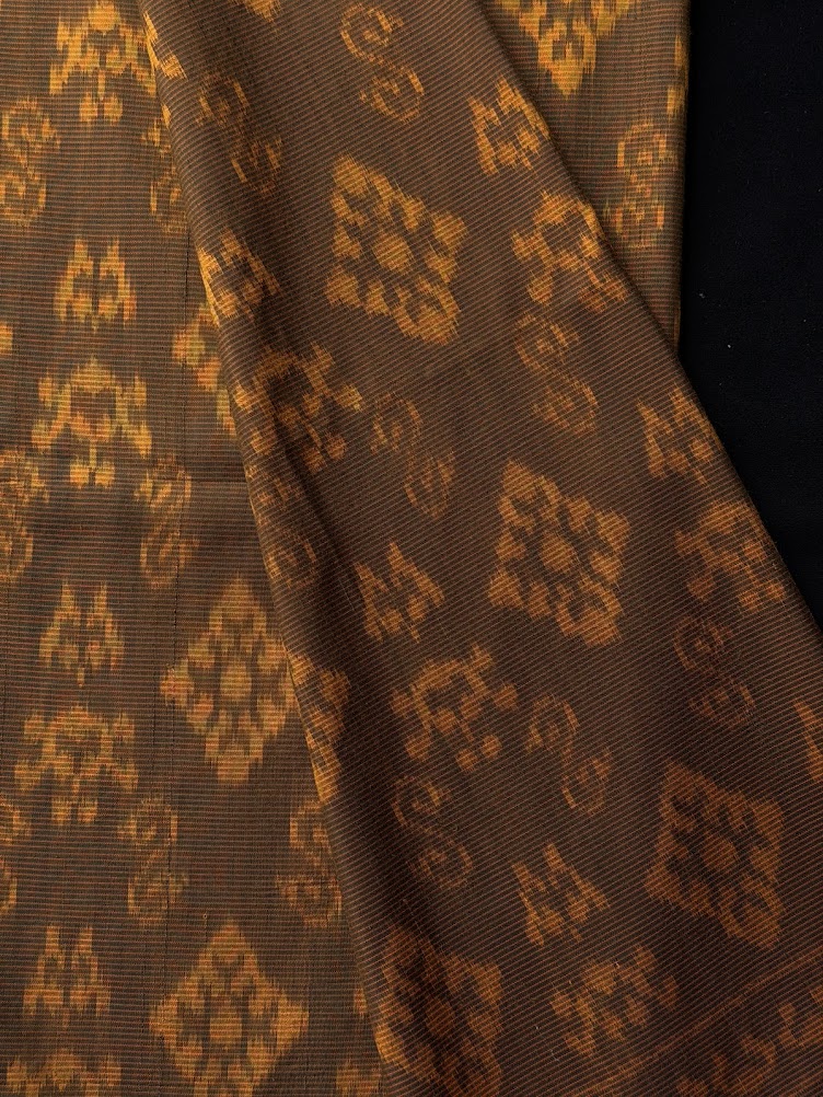 ซิ่น ผ้าไหมมัดหมี่ 3ตะกอ ขนาด 1x2 เมตร ลายดอกรักราชกัญญา สีน้ำตาลทอง รหัส PCS-NY-11226827